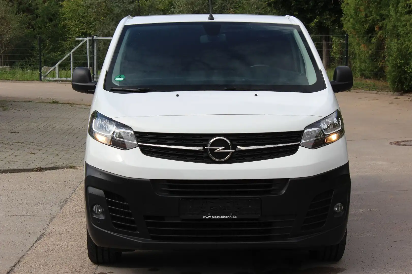 Opel Vivaro Kasten Edition M+Klima+AHK+PDC Weiß - 2