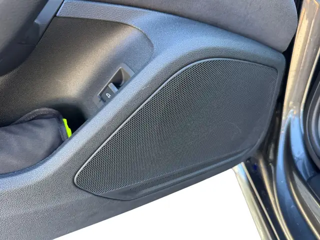 Audi A4 view 11