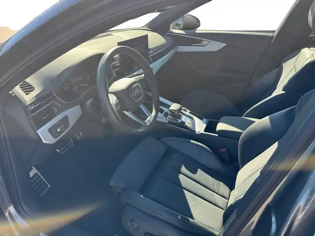 Audi A4 view 4
