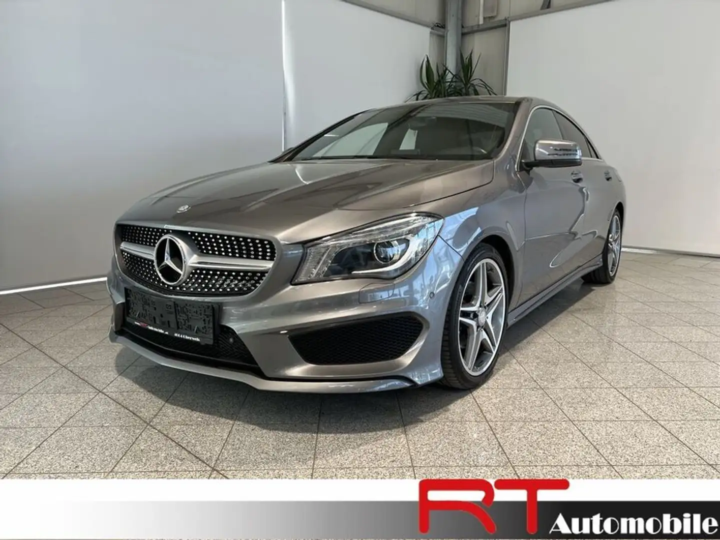 Mercedes-Benz CLA 200 d 4Matic AMG Grau - 1