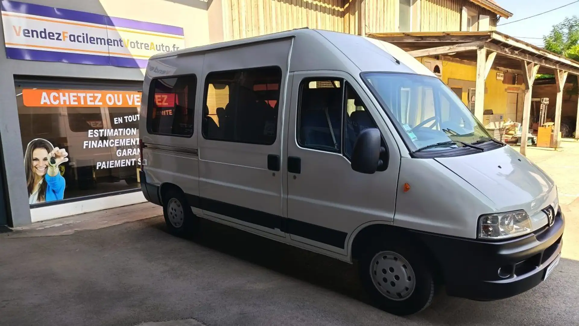 Peugeot Boxer 2.2L, 9 Places Wit - 2