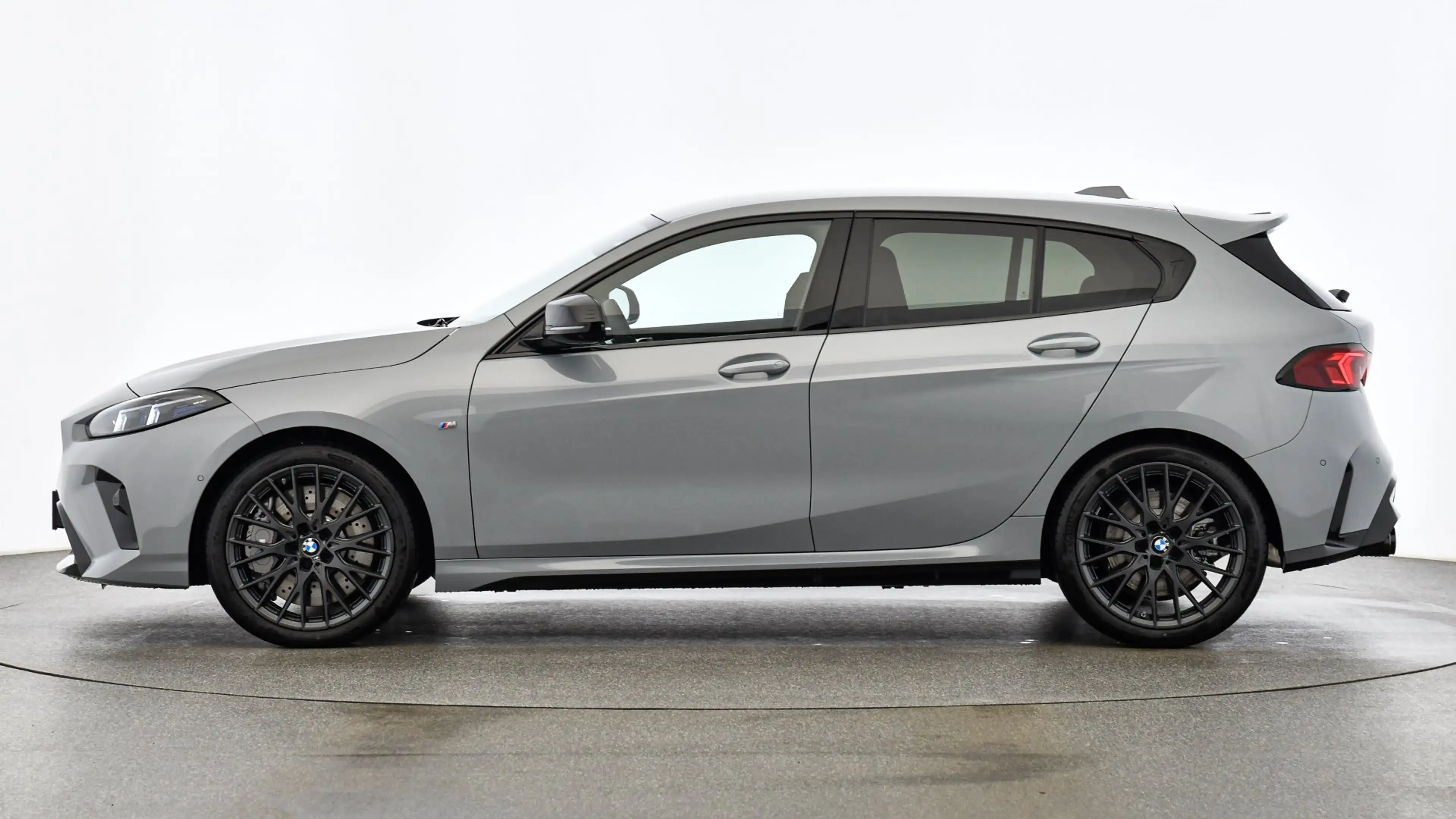 BMW 135 M135i xDrive — photo 4