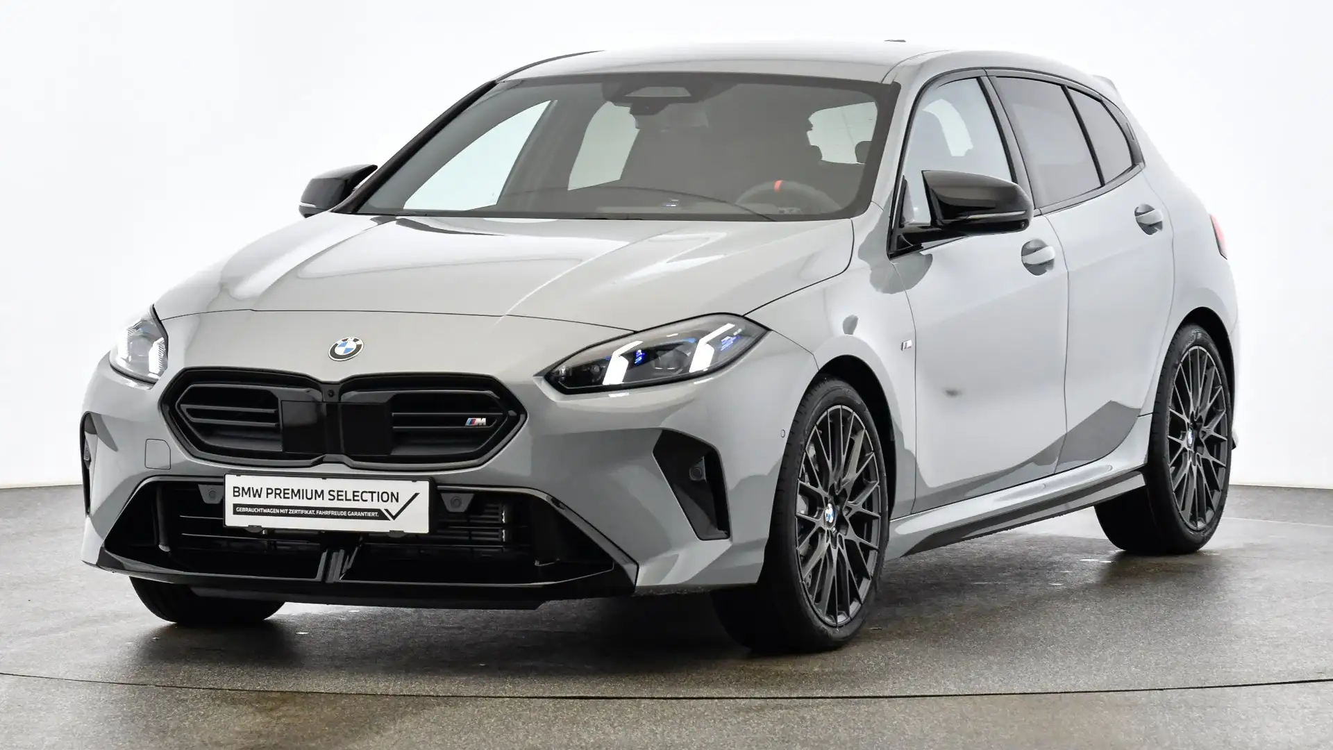 BMW 135 M135i xDrive Grau - 1