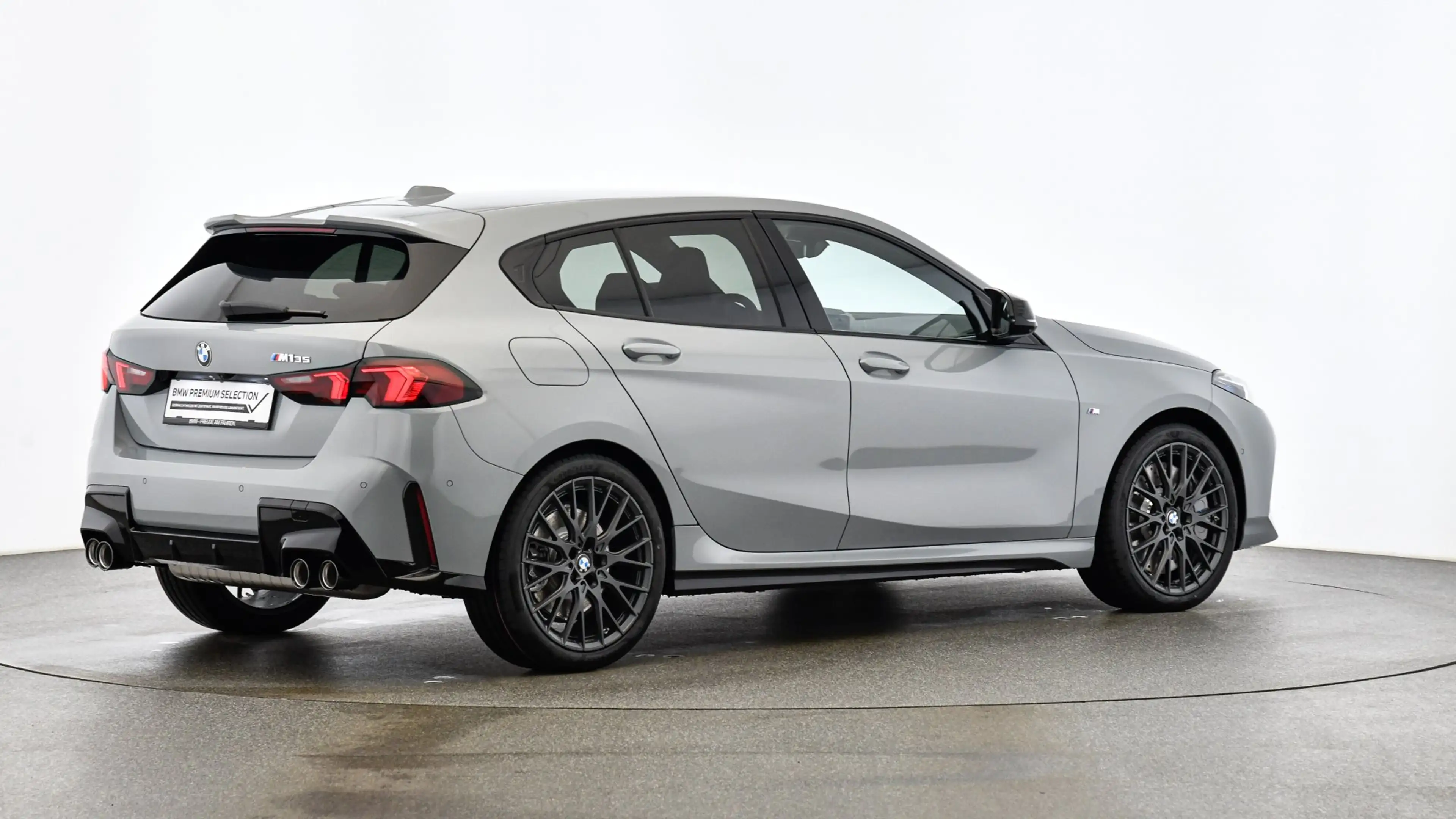 BMW 135 M135i xDrive — photo 9