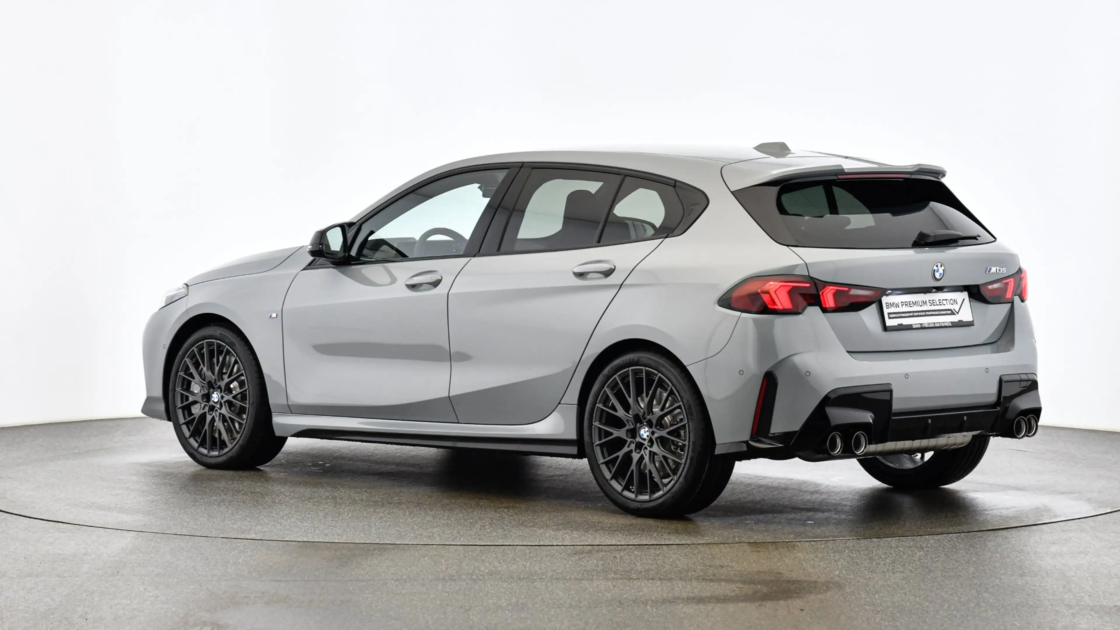 BMW 135 M135i xDrive — photo 3