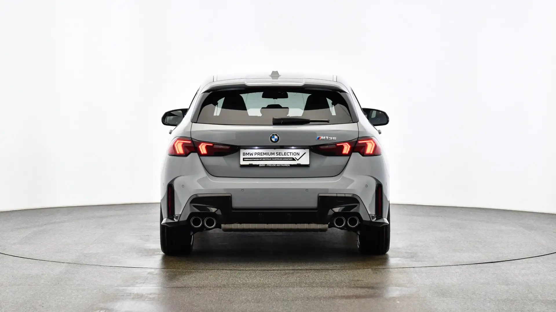 BMW 135 M135i xDrive Grau - 2