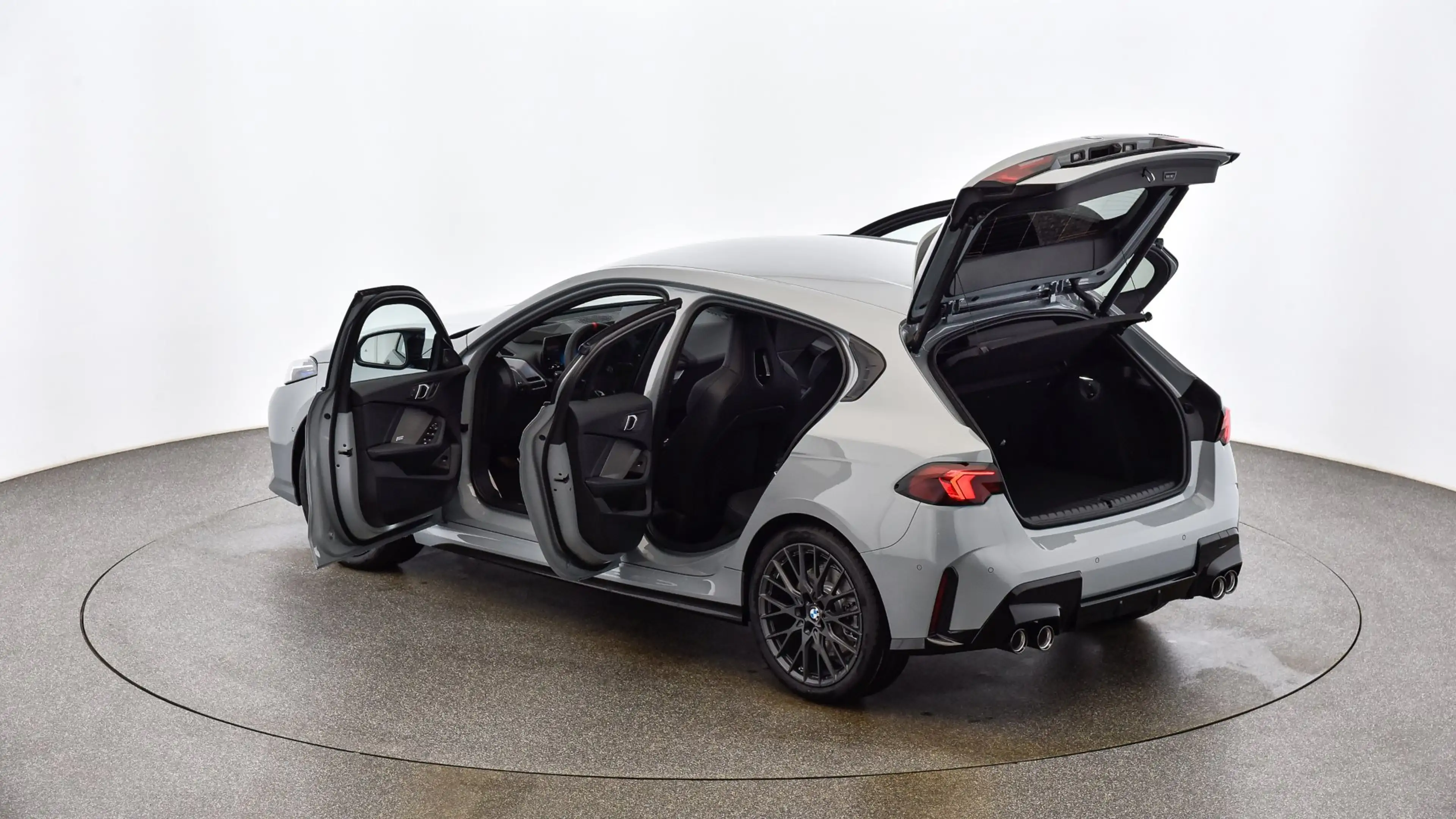 BMW 135 M135i xDrive — photo 10