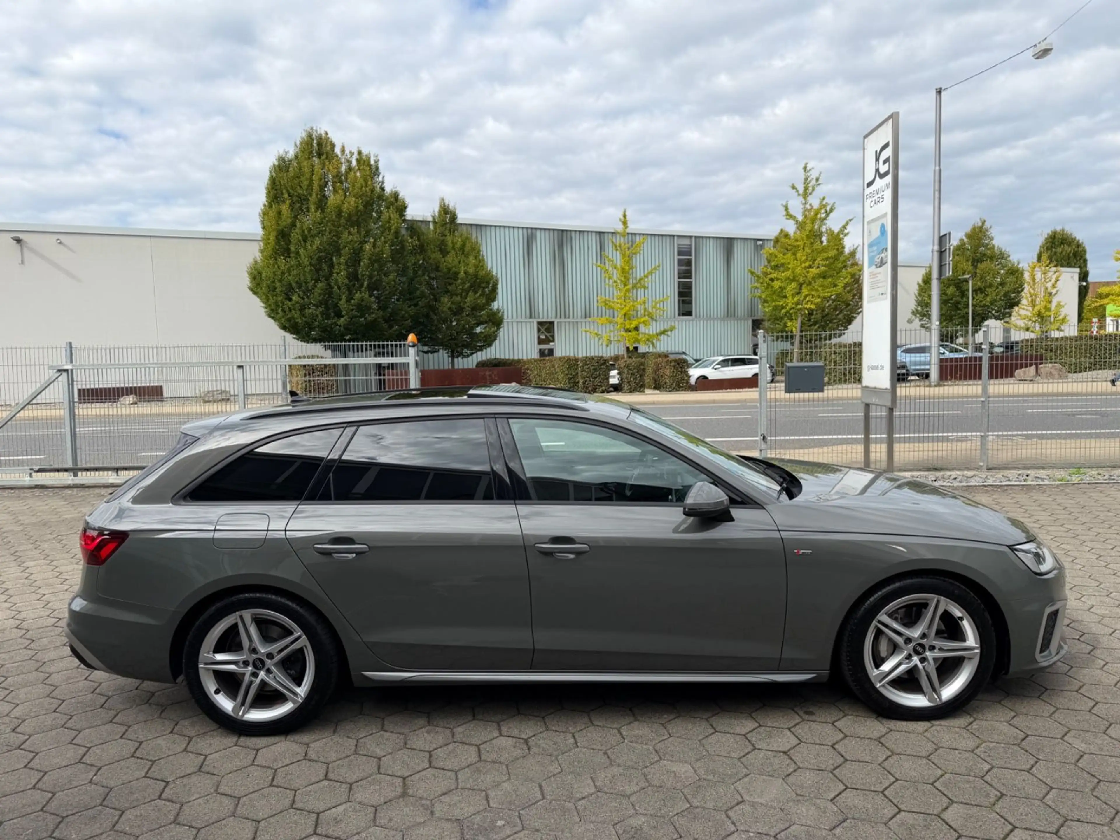 Audi A4 Avant 40 TDI q. S line*Pano*Matrix*B&O*SH — photo 7