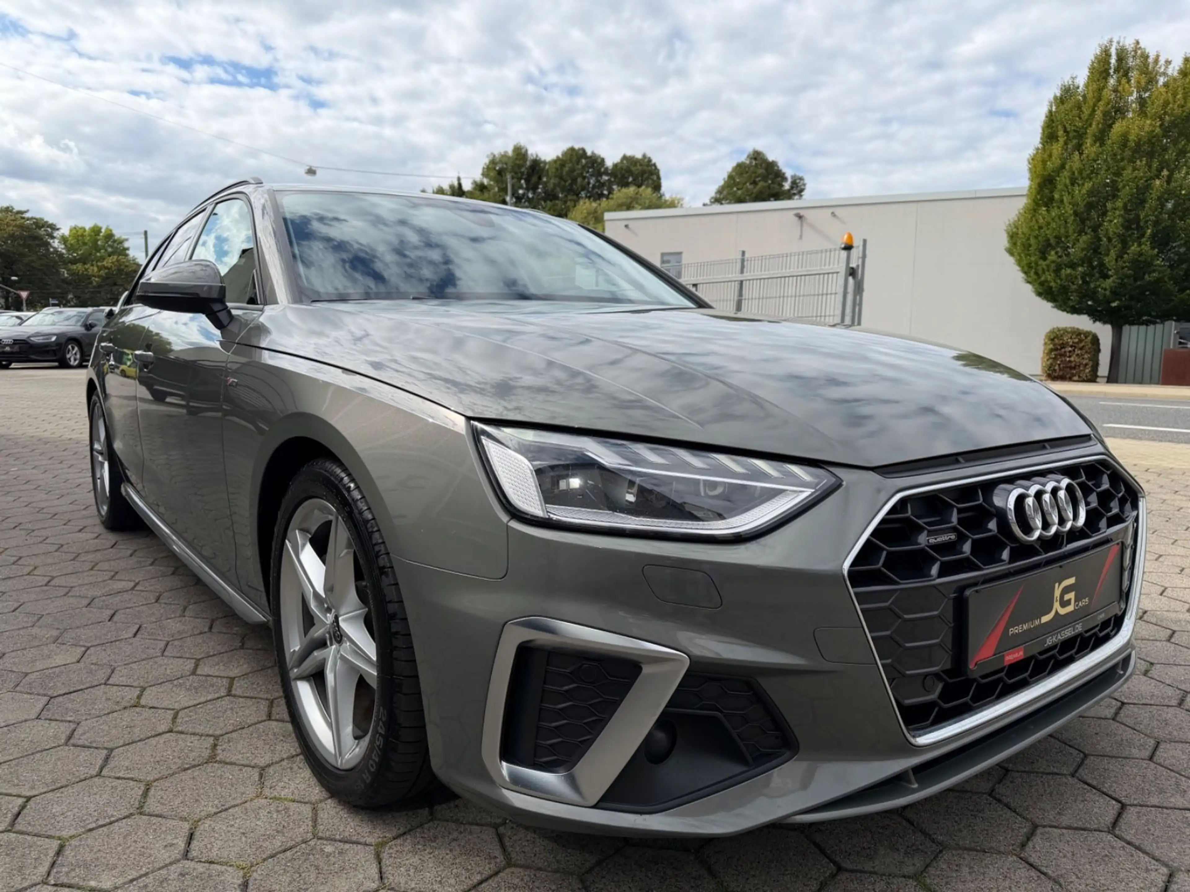 Audi A4 Avant 40 TDI q. S line*Pano*Matrix*B&O*SH — photo 2