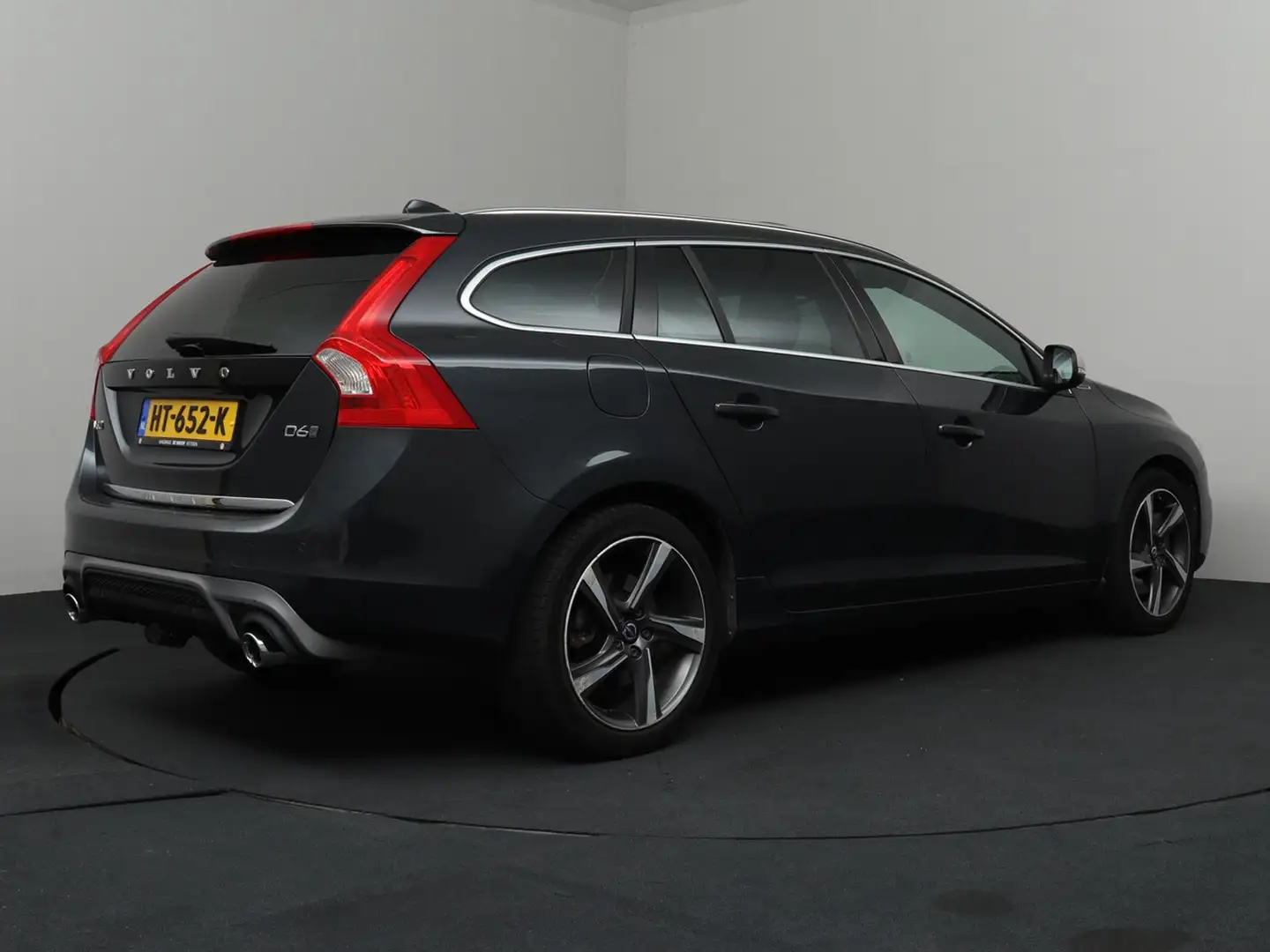 Volvo V60 2.4 D6 Twin Engine R-Design | Camera | Trekhaak | Grijs - 2