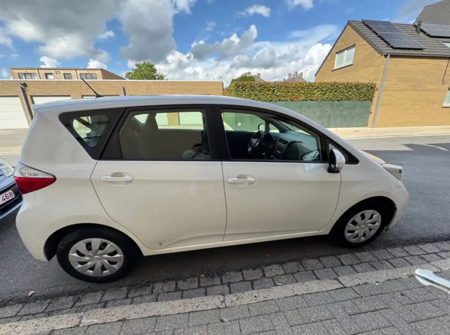 Toyota Verso-S Verso S 1.33 VVT-i Comfort Alb - 1