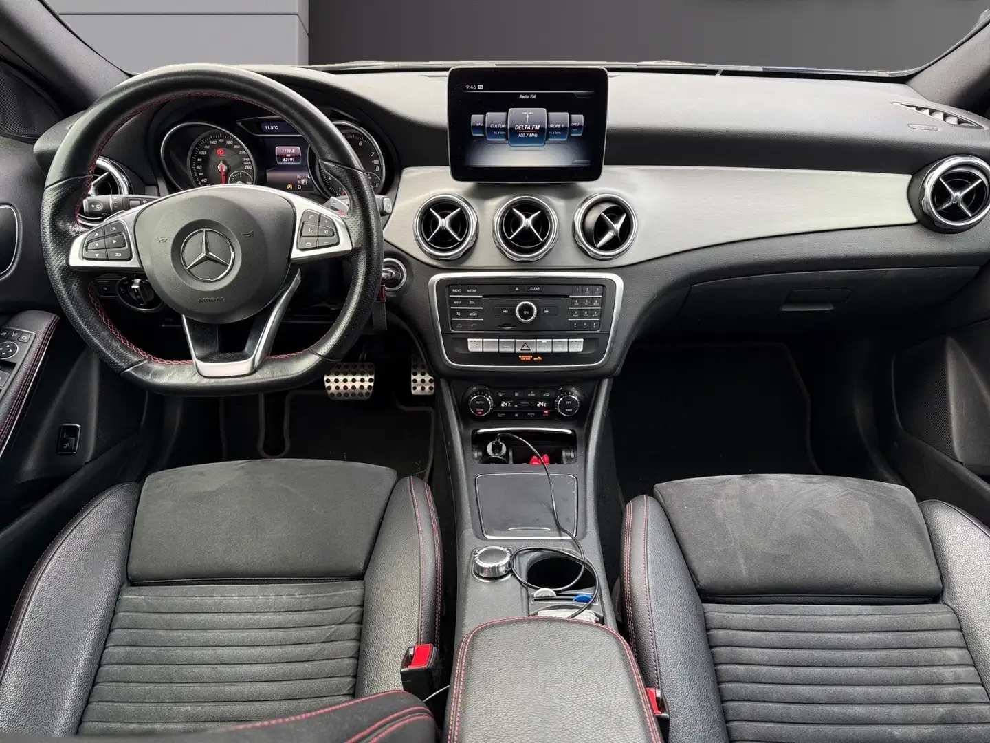 Mercedes-Benz GLA 200 GLA 200 7-G DCT Fascination Schwarz - 2