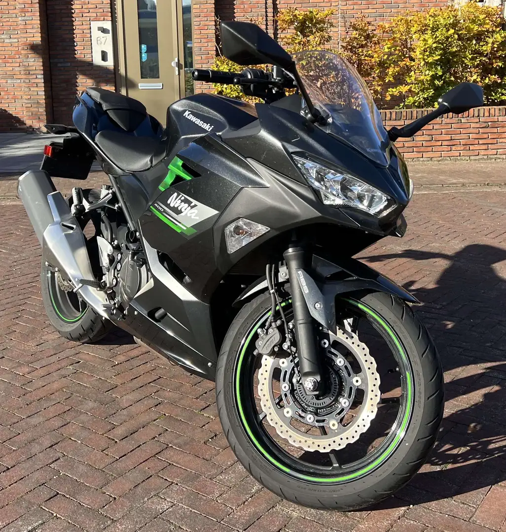 Kawasaki Ninja 400 Zwart - 1