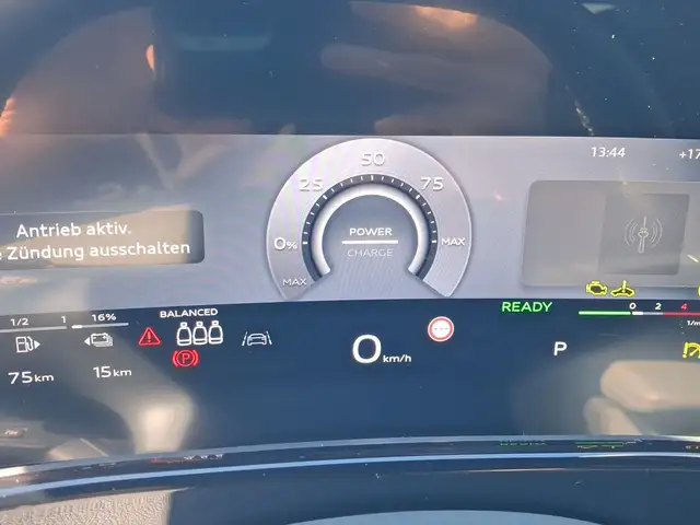 Audi Q3 view 10