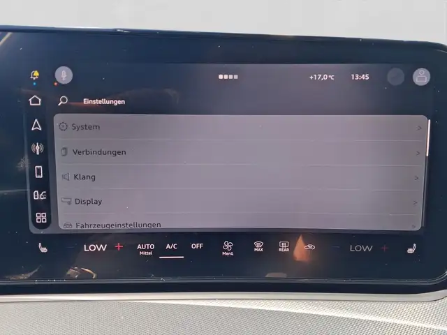 Audi Q3 view 15