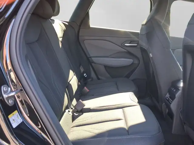 Audi Q3 view 6