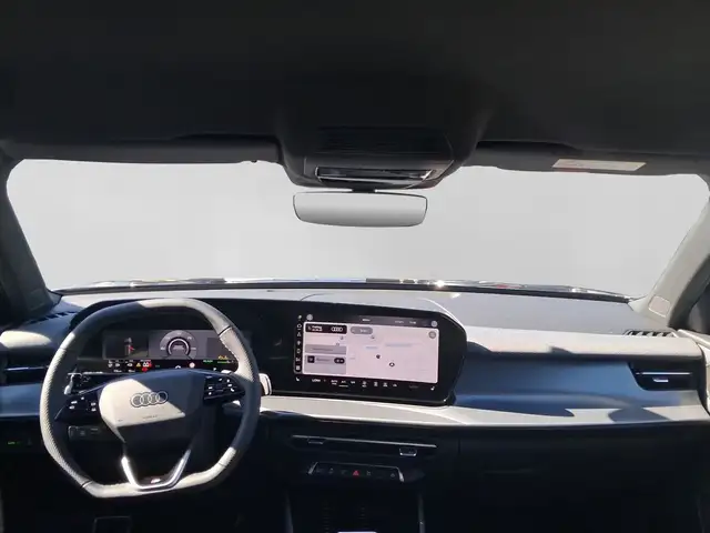 Audi Q3 view 5