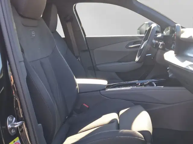 Audi Q3 view 4