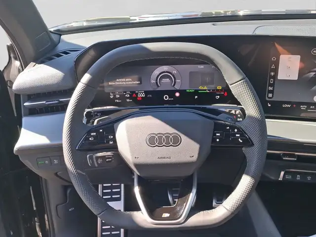 Audi Q3 view 9