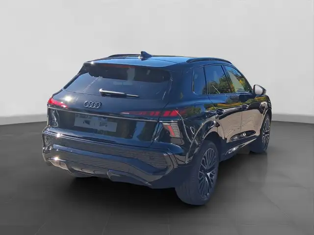 Audi Q3 view 3