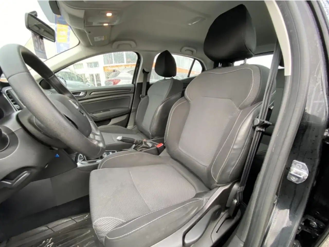 Renault Megane Citadine 5 portes — photo 4