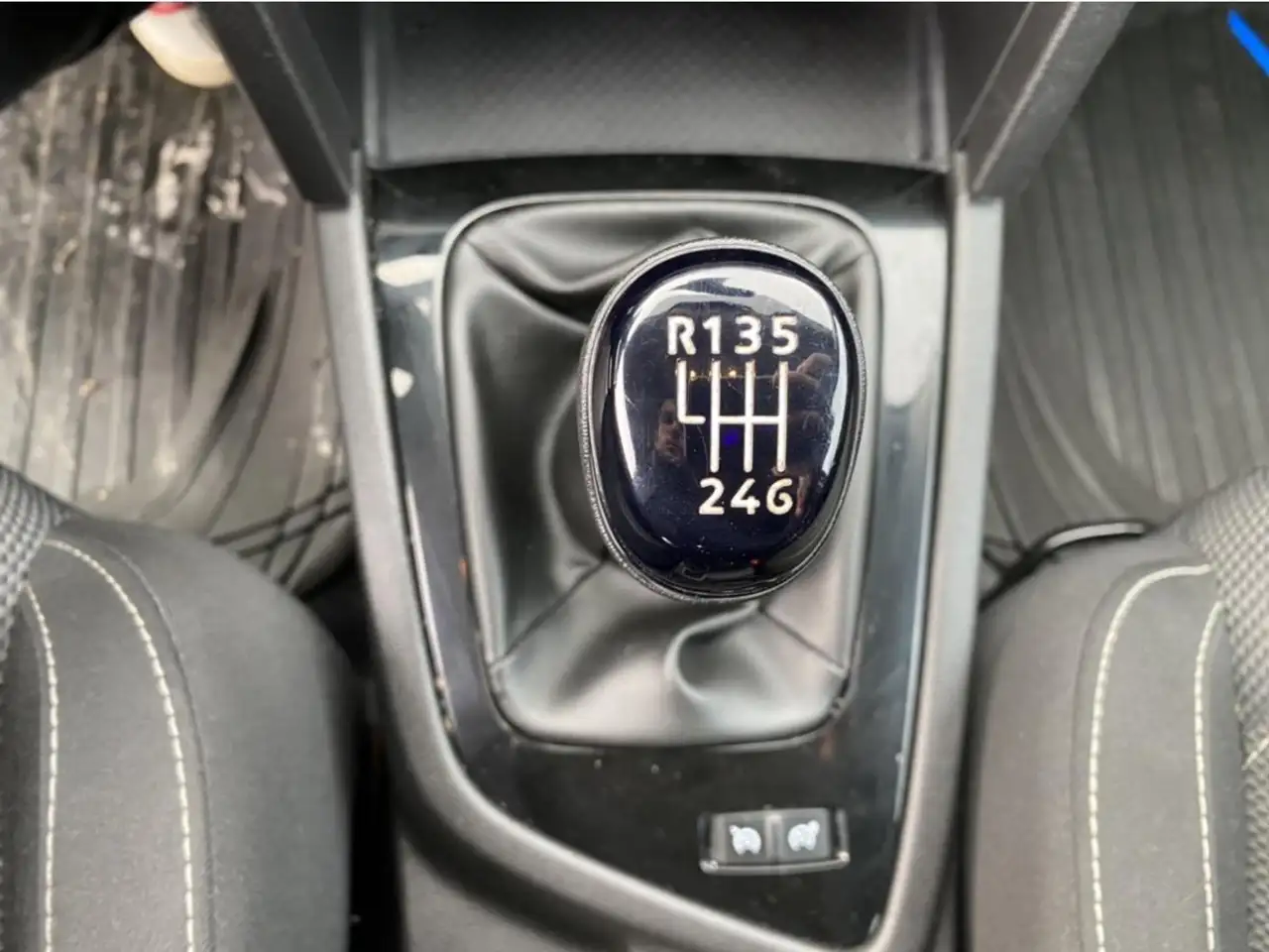 Renault Megane Citadine 5 portes — photo 22