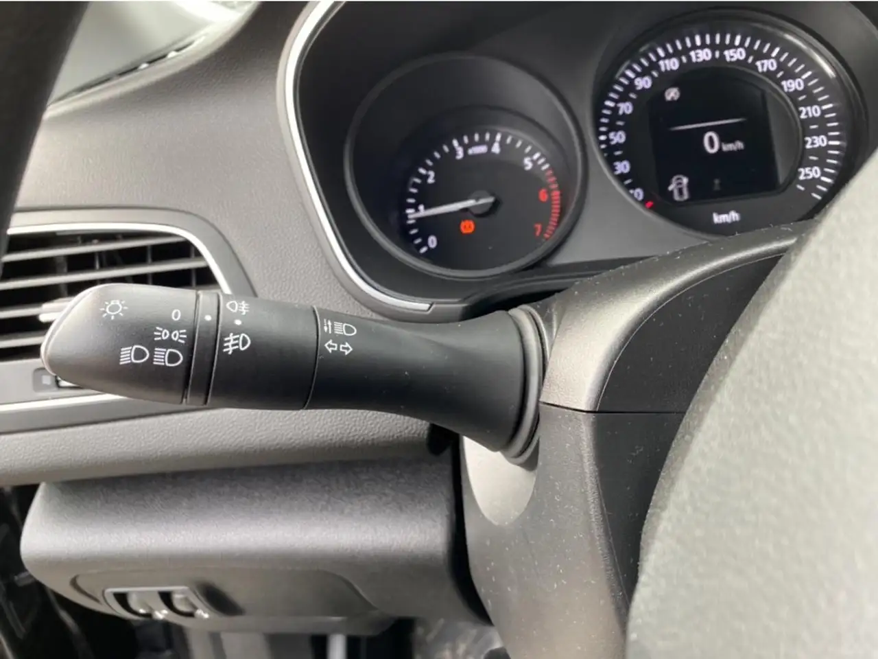 Renault Megane Citadine 5 portes — photo 29
