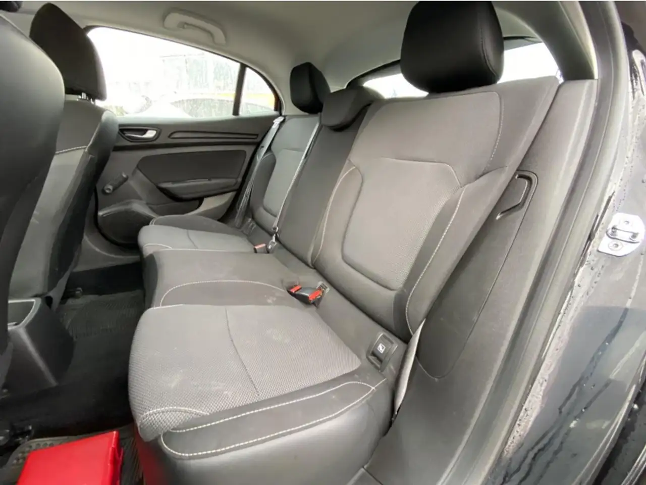 Renault Megane Citadine 5 portes — photo 5