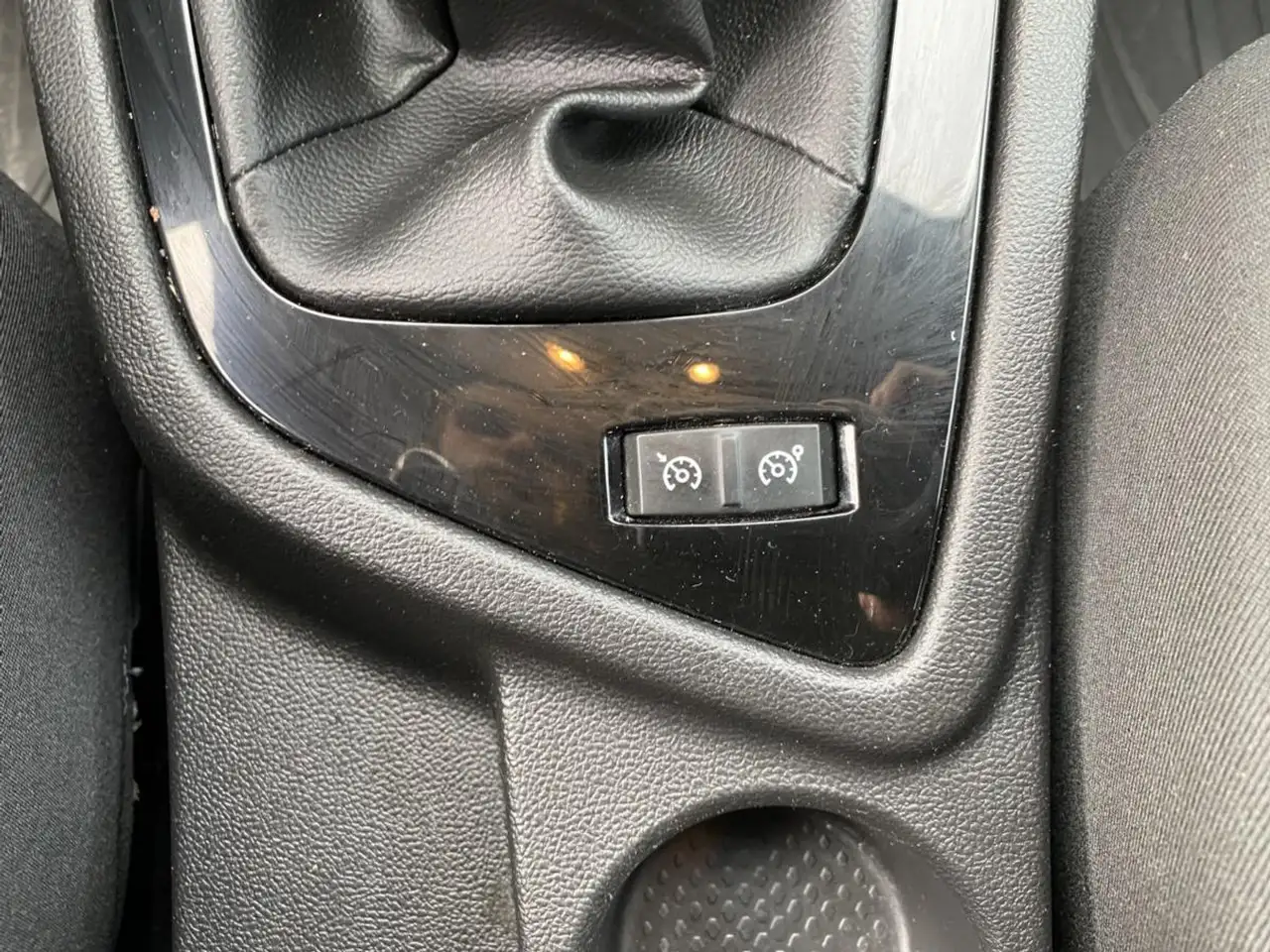 Renault Megane Citadine 5 portes — photo 23