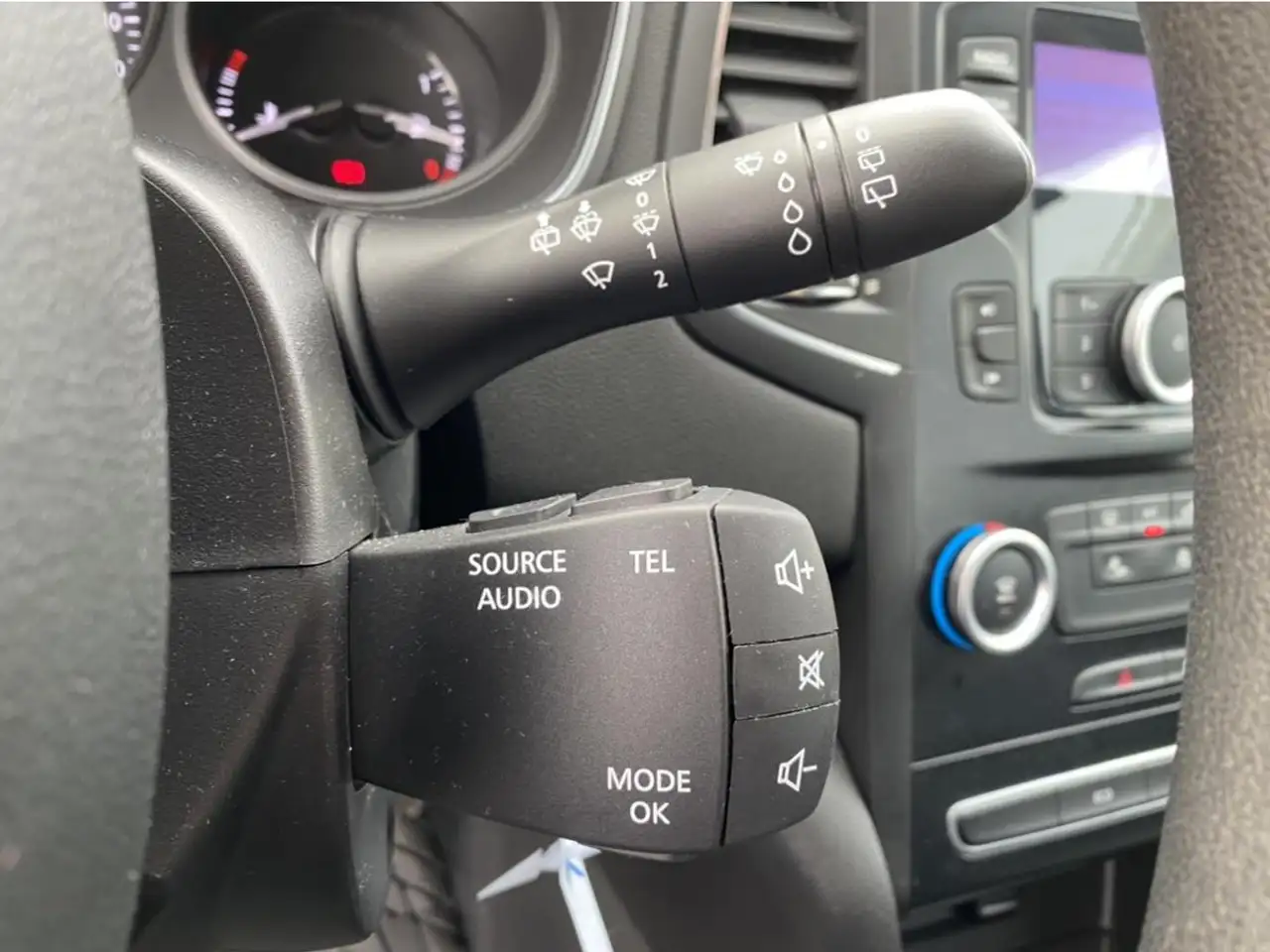 Renault Megane Citadine 5 portes — photo 26