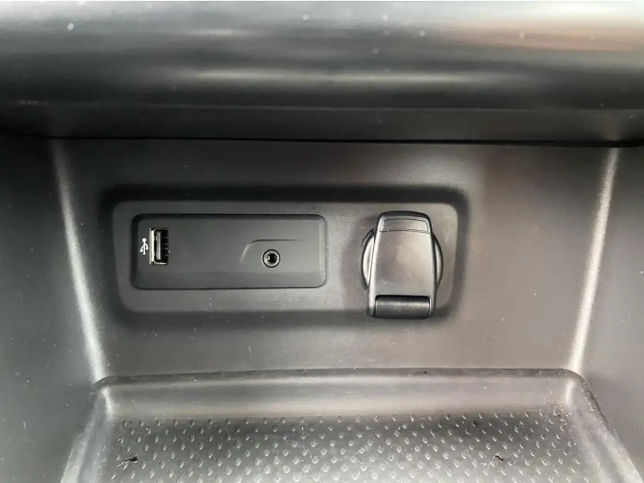Renault Megane Citadine 5 portes — photo 21