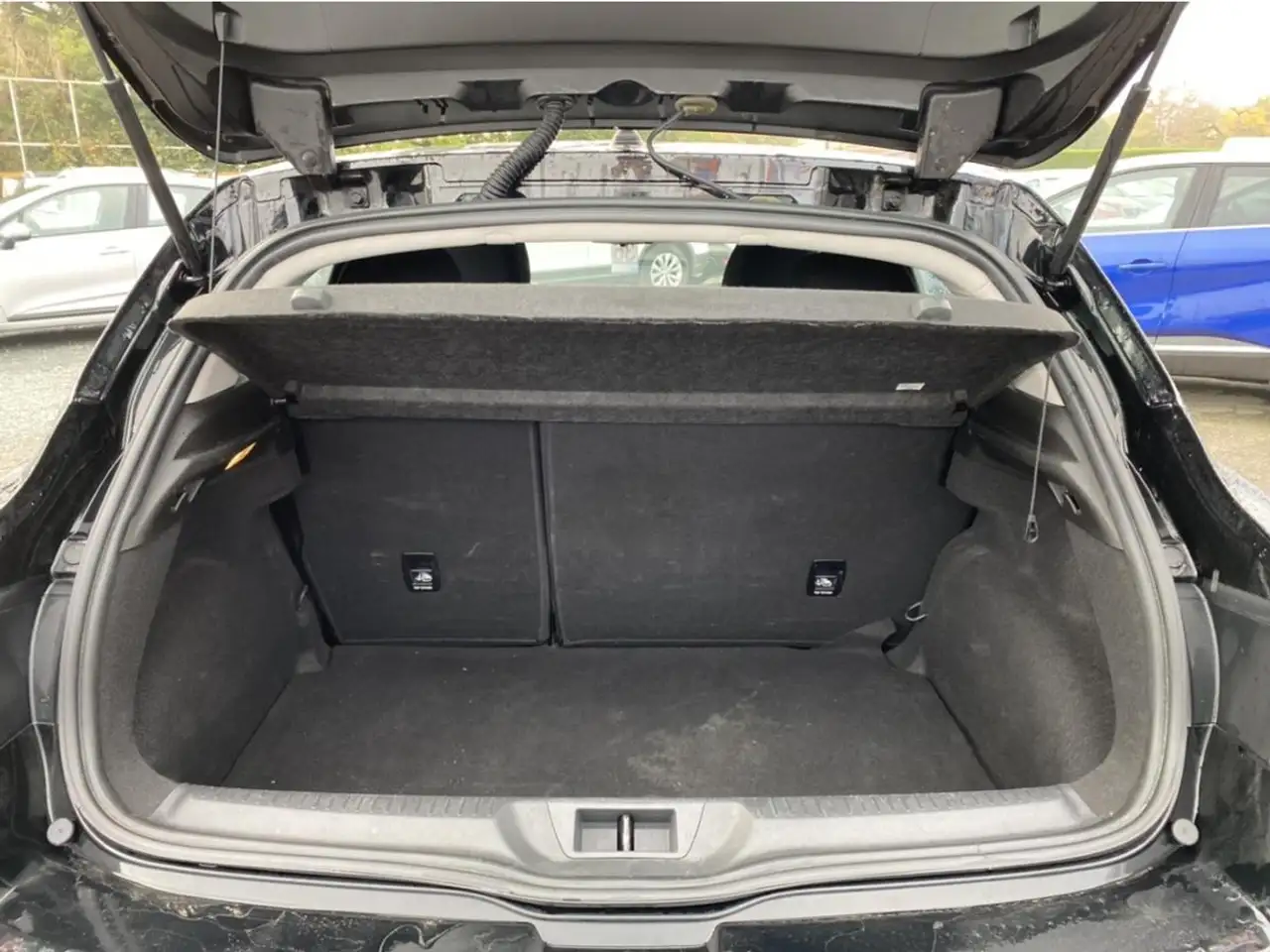 Renault Megane Citadine 5 portes — photo 18