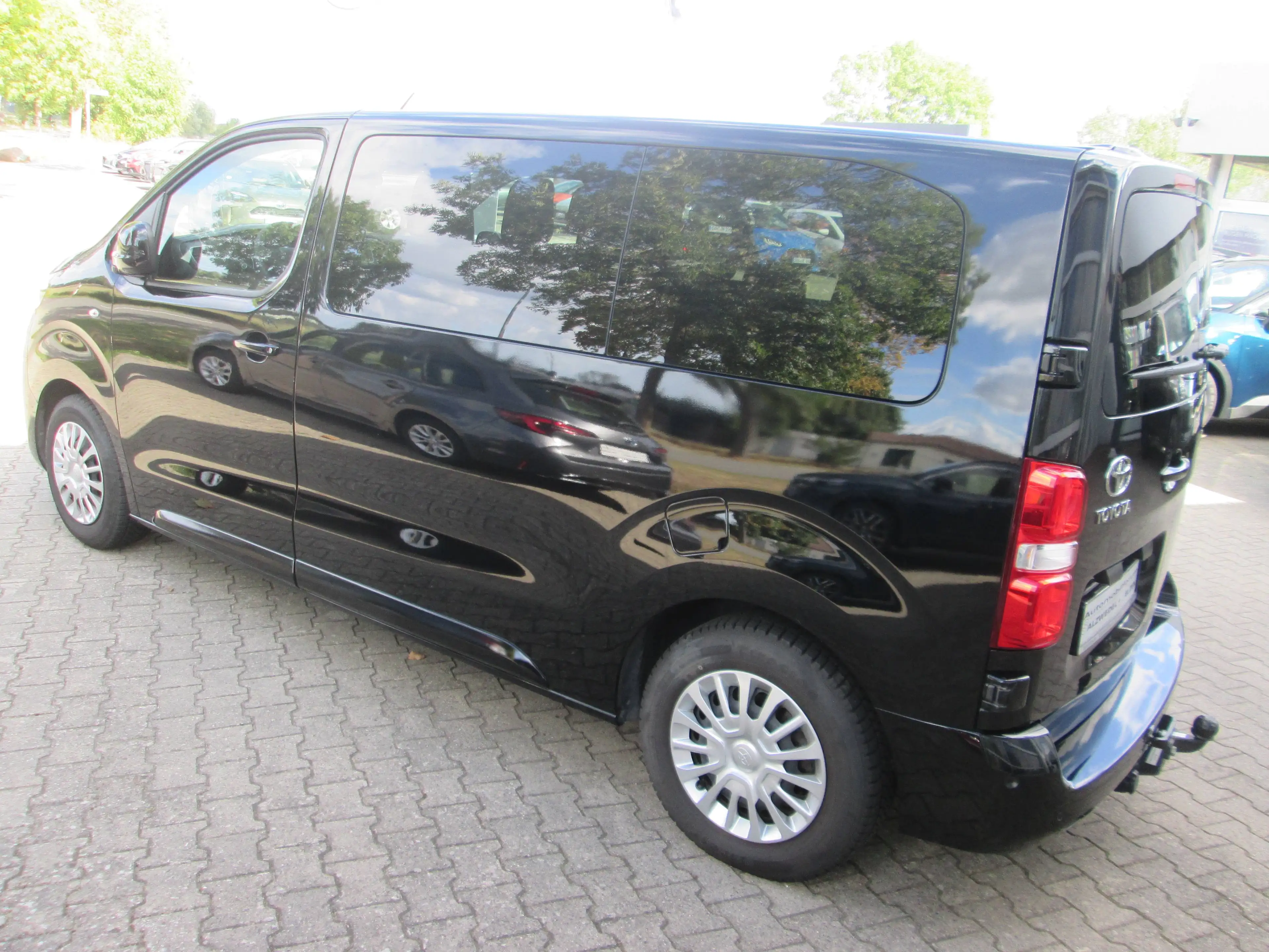 Toyota Proace D-4D 1,5-l-D-4D L1 (9-Si.) Verso Shuttle — photo 7