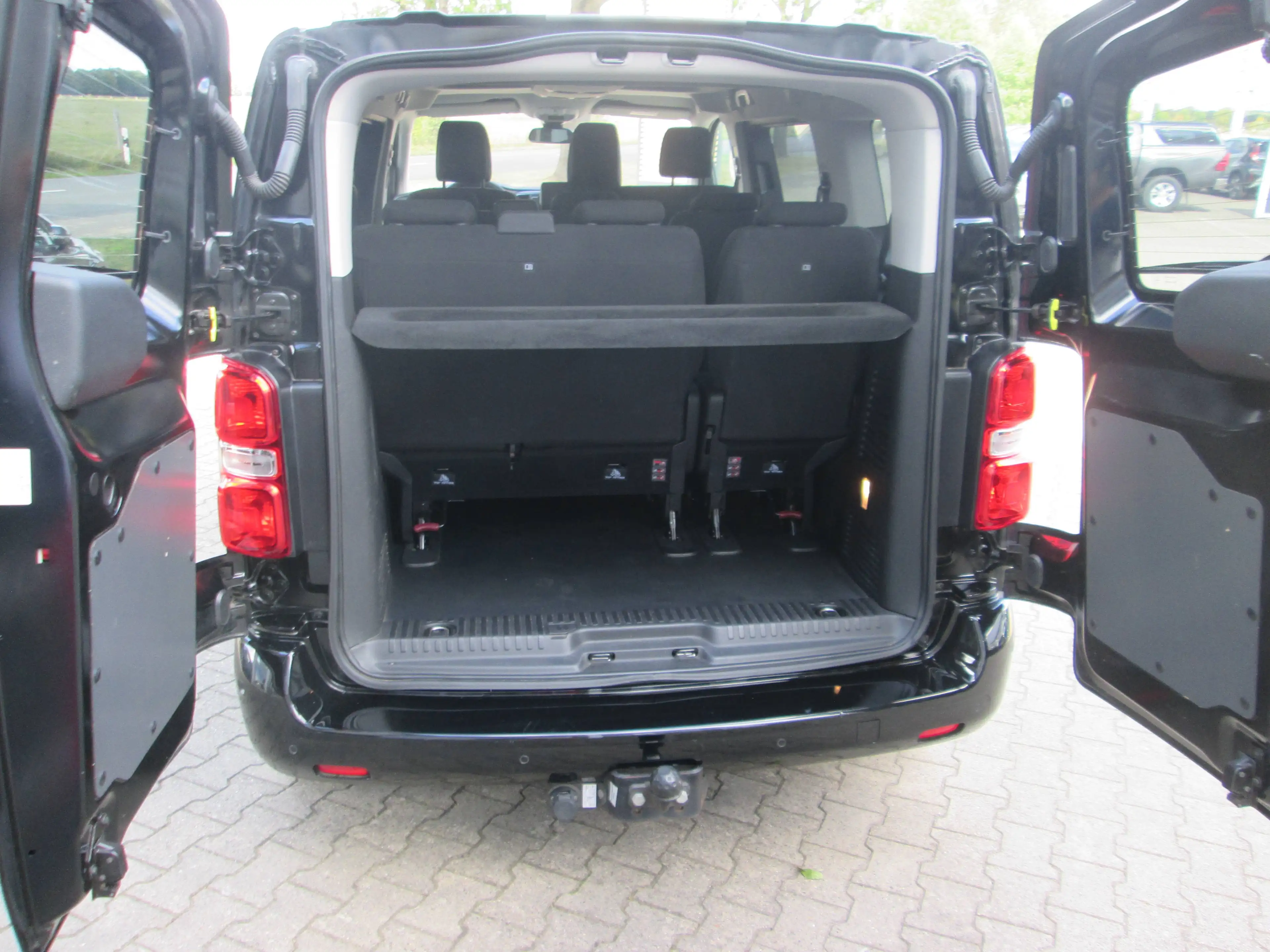 Toyota Proace D-4D 1,5-l-D-4D L1 (9-Si.) Verso Shuttle — photo 11