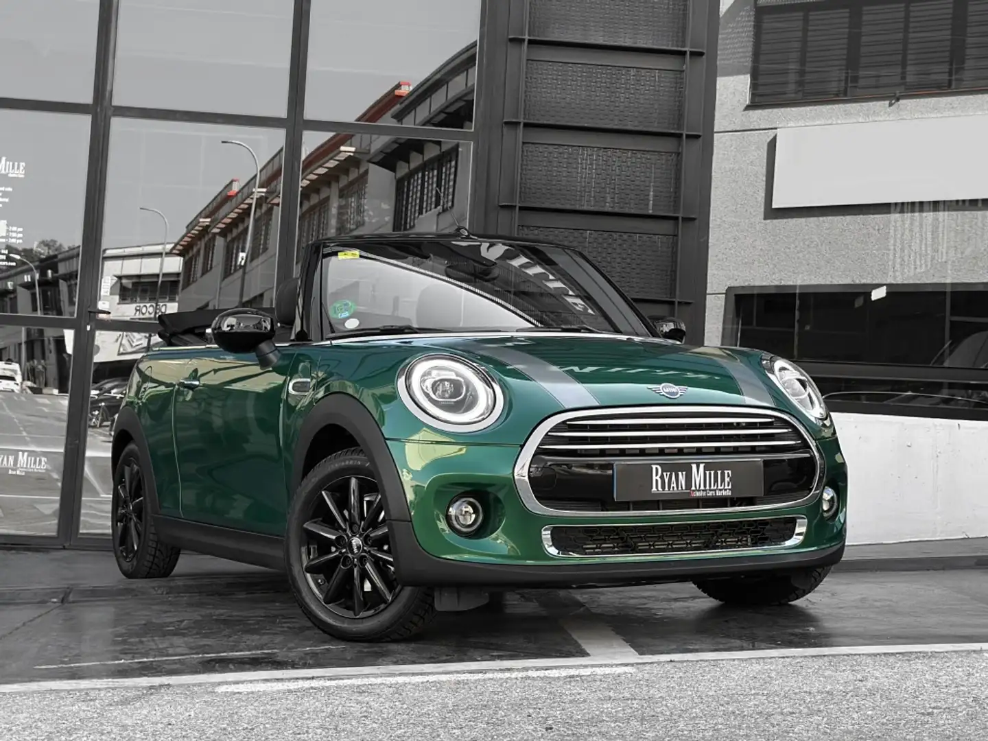 MINI Cooper Cabrio Vert - 1