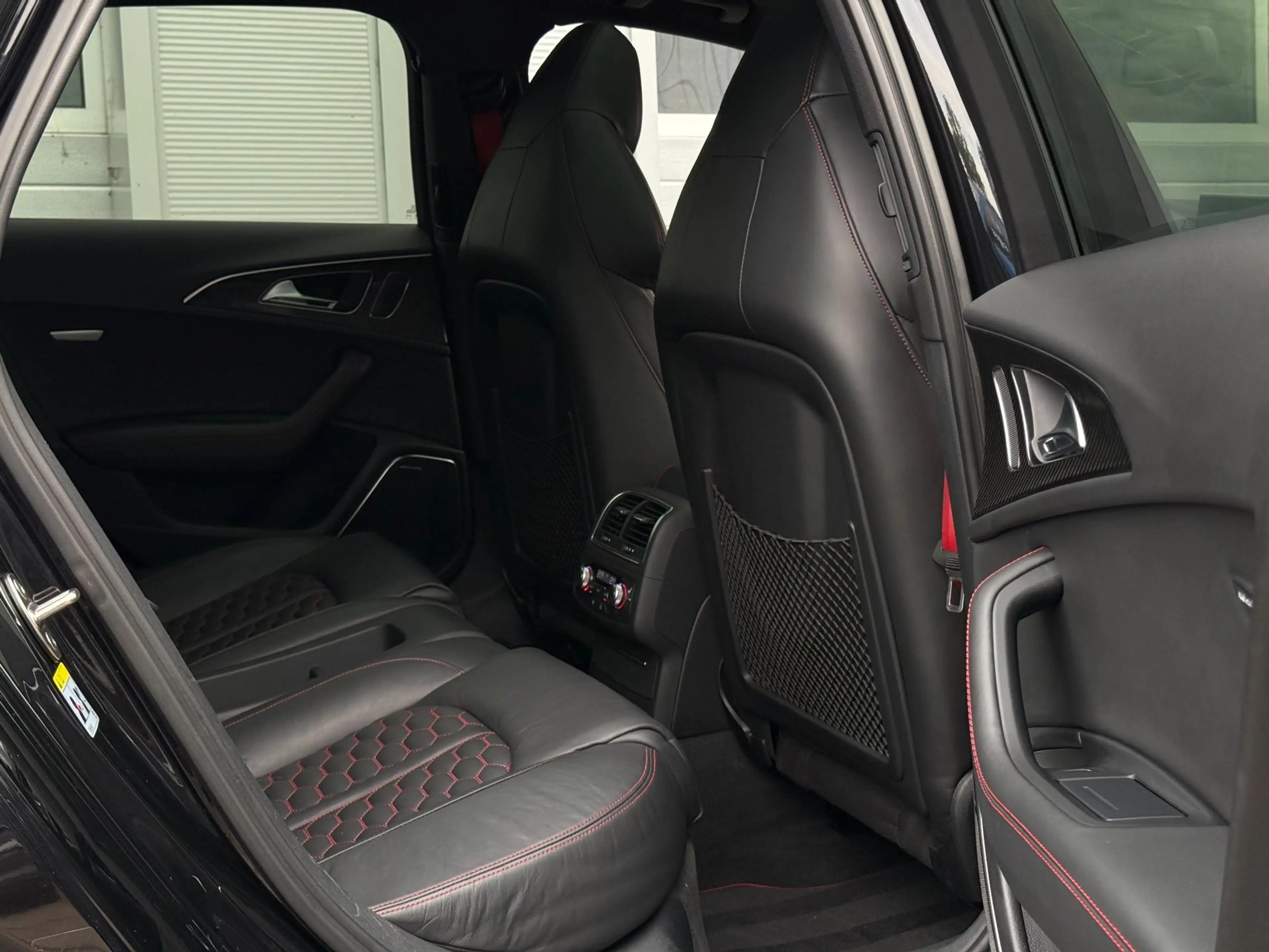 Audi RS6 Avant 4.0 TFSI RS6 Quattro Plus / Pano / B&O Tweak — photo 11