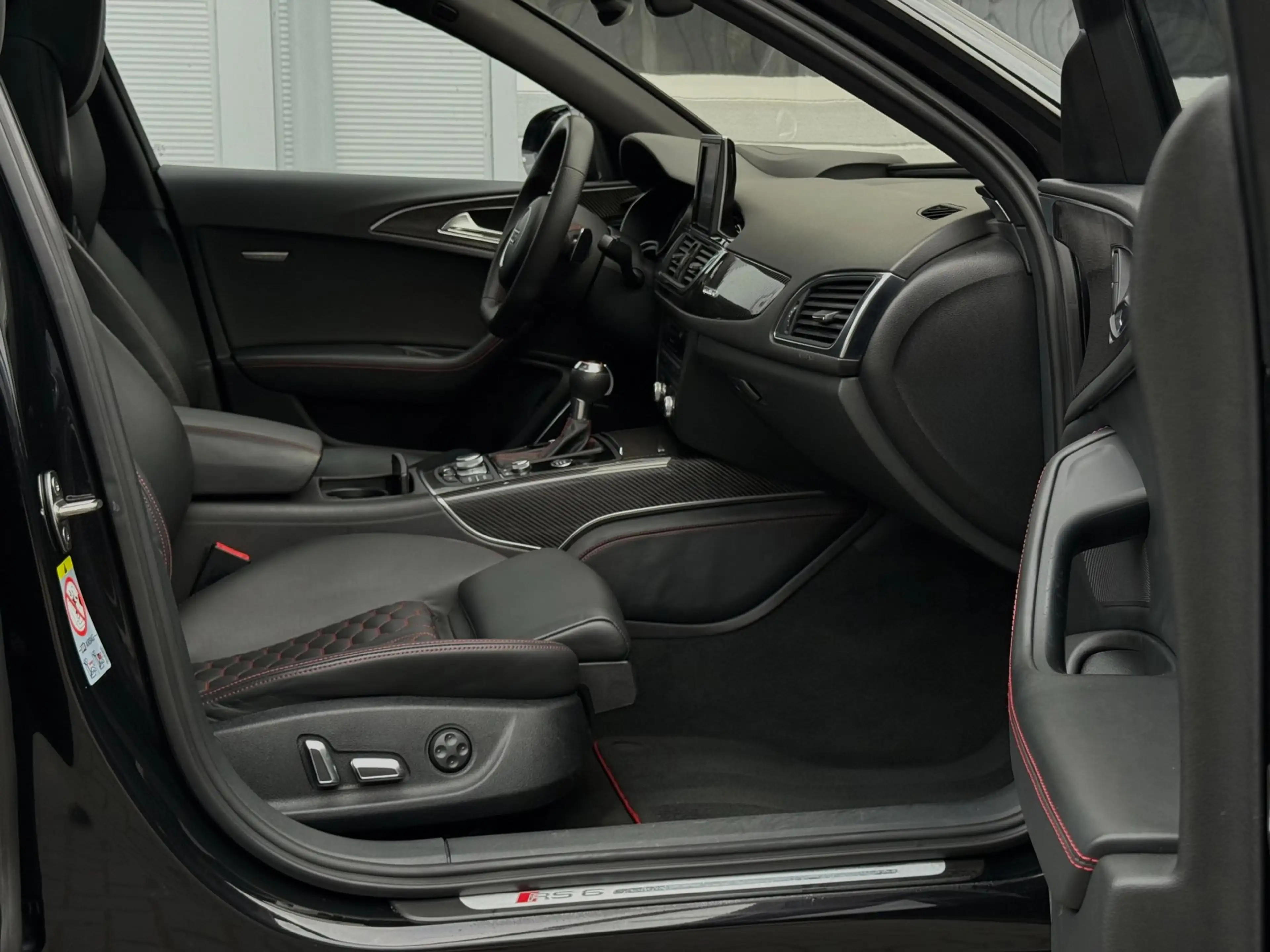 Audi RS6 Avant 4.0 TFSI RS6 Quattro Plus / Pano / B&O Tweak — photo 14