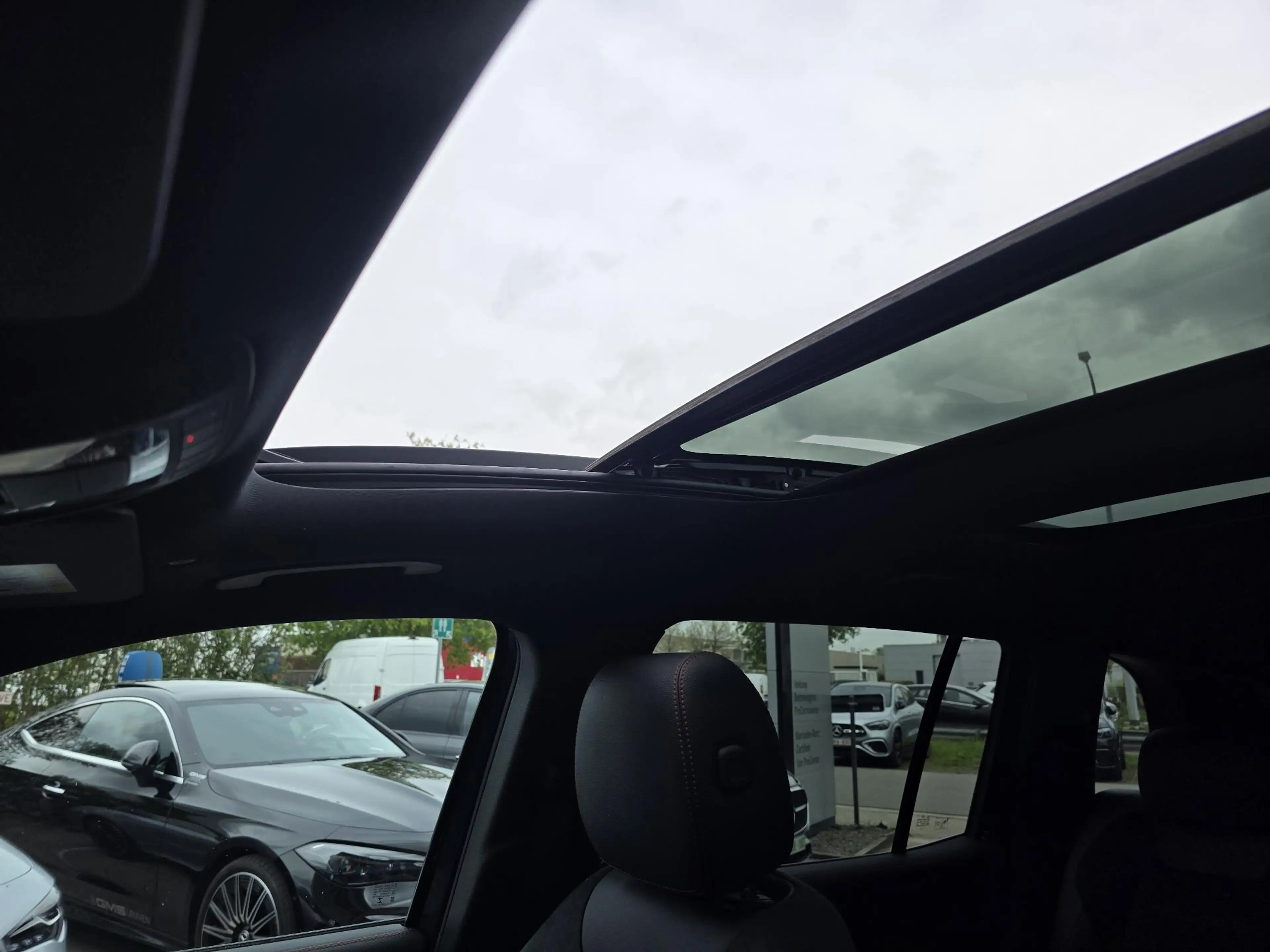 Mercedes-Benz EQB 300 4MATIC AMG Line 300 4MATIC AMG Line — photo 4