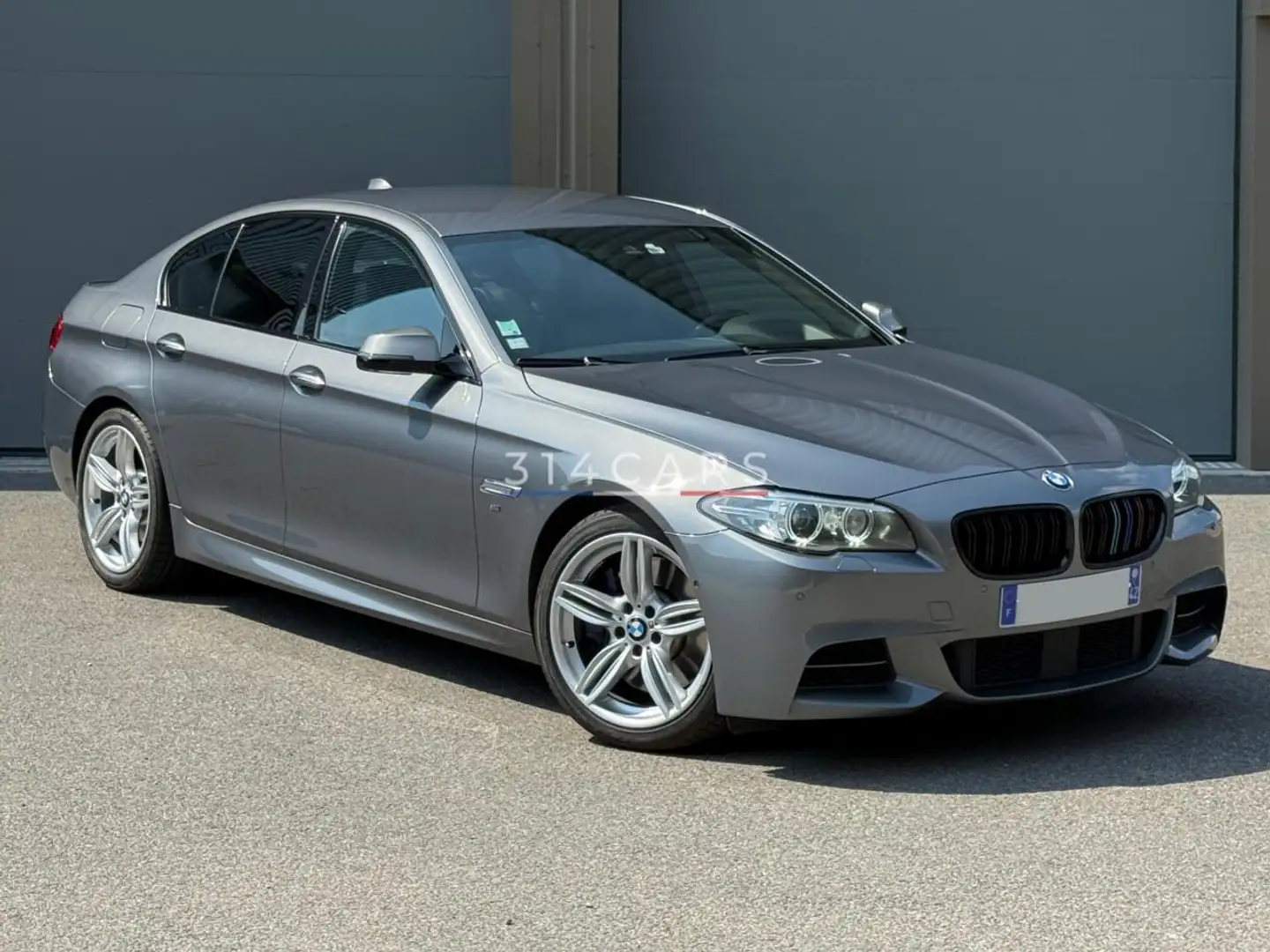 BMW 550 M550d xDrive M Performance 381 Šedá - 1
