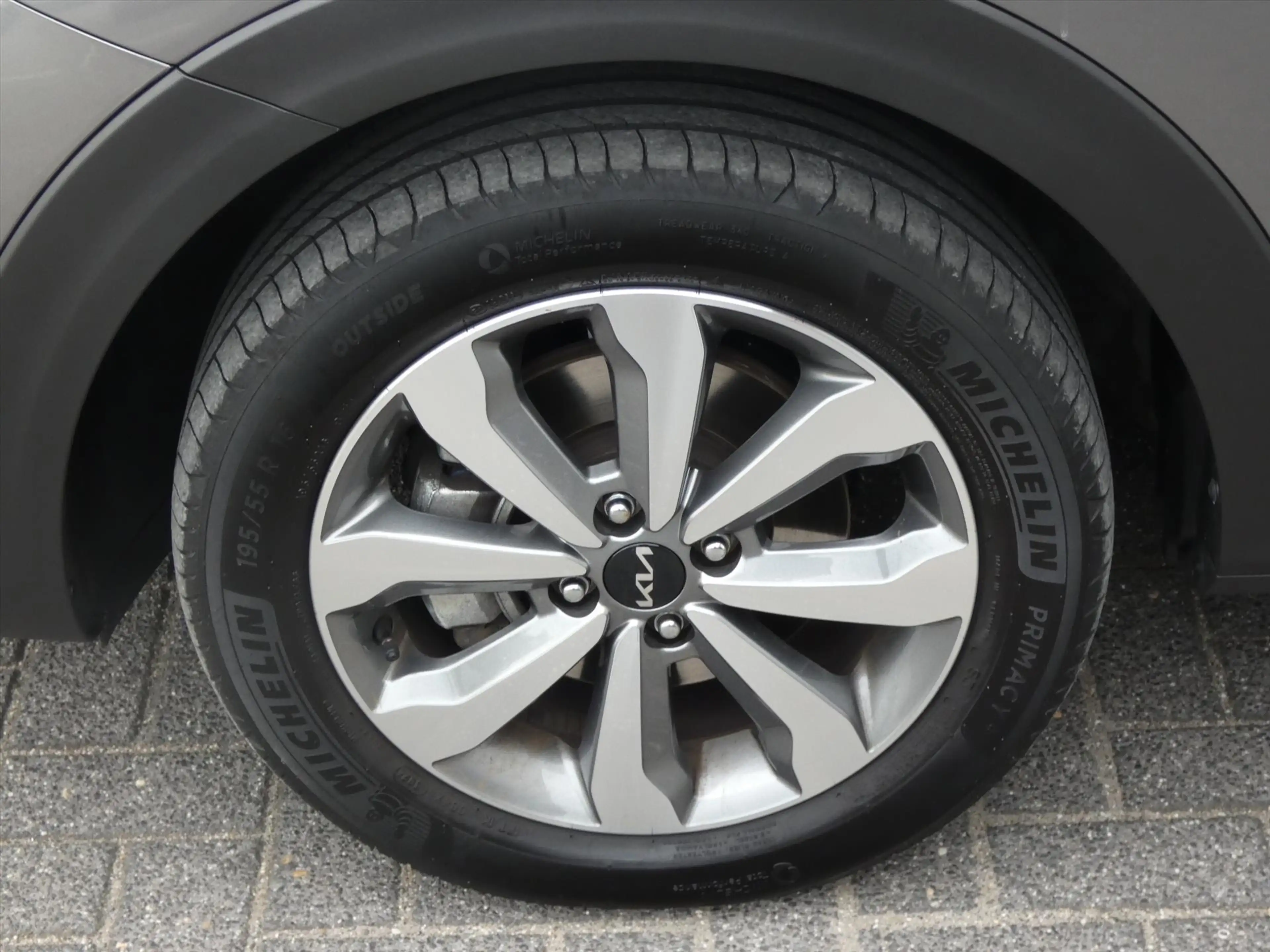Kia Stonic 1.0 T-GDi MHEV 100pk DCT7 DynamicPlusLine — photo 24