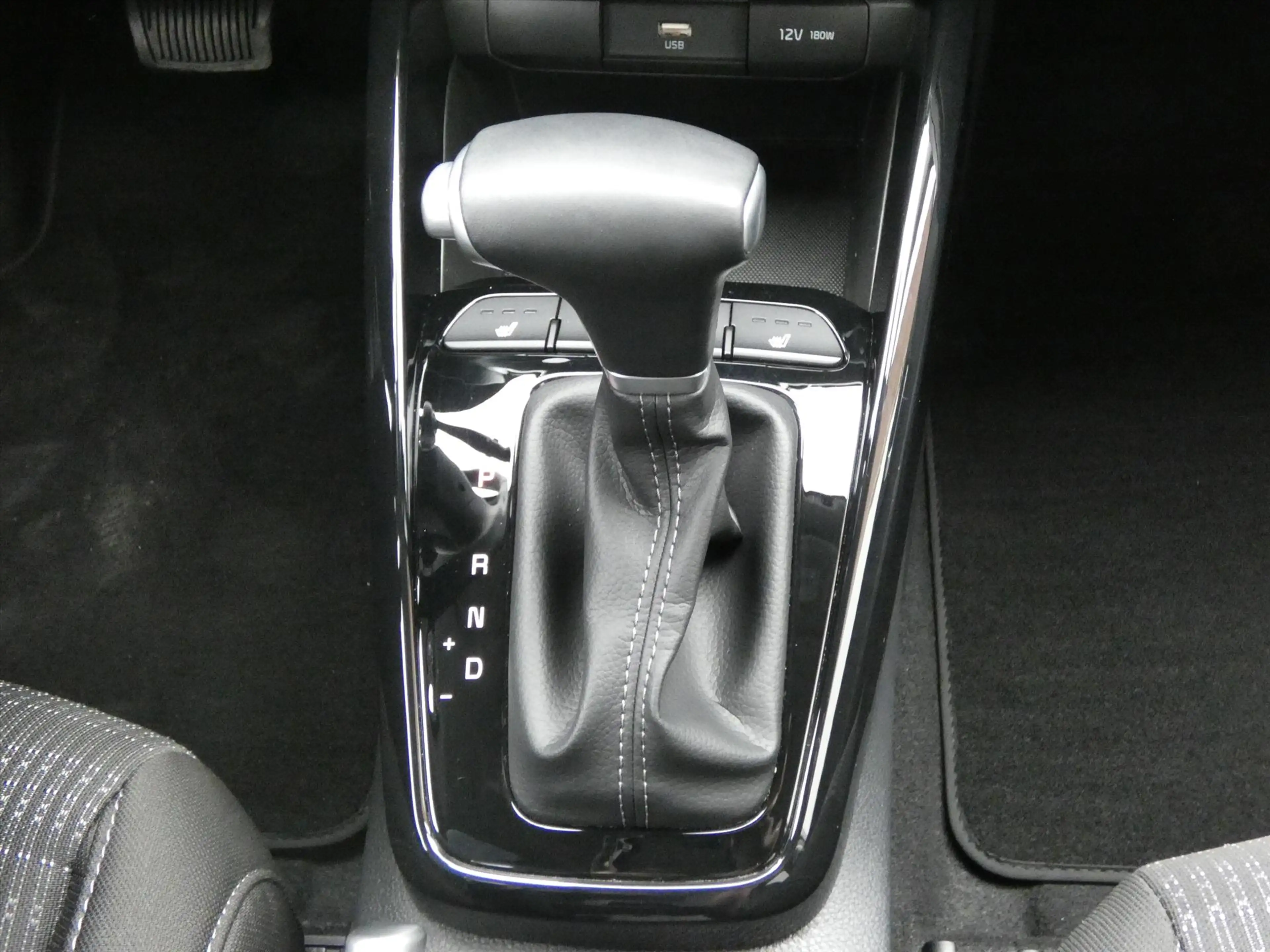 Kia Stonic 1.0 T-GDi MHEV 100pk DCT7 DynamicPlusLine — photo 21