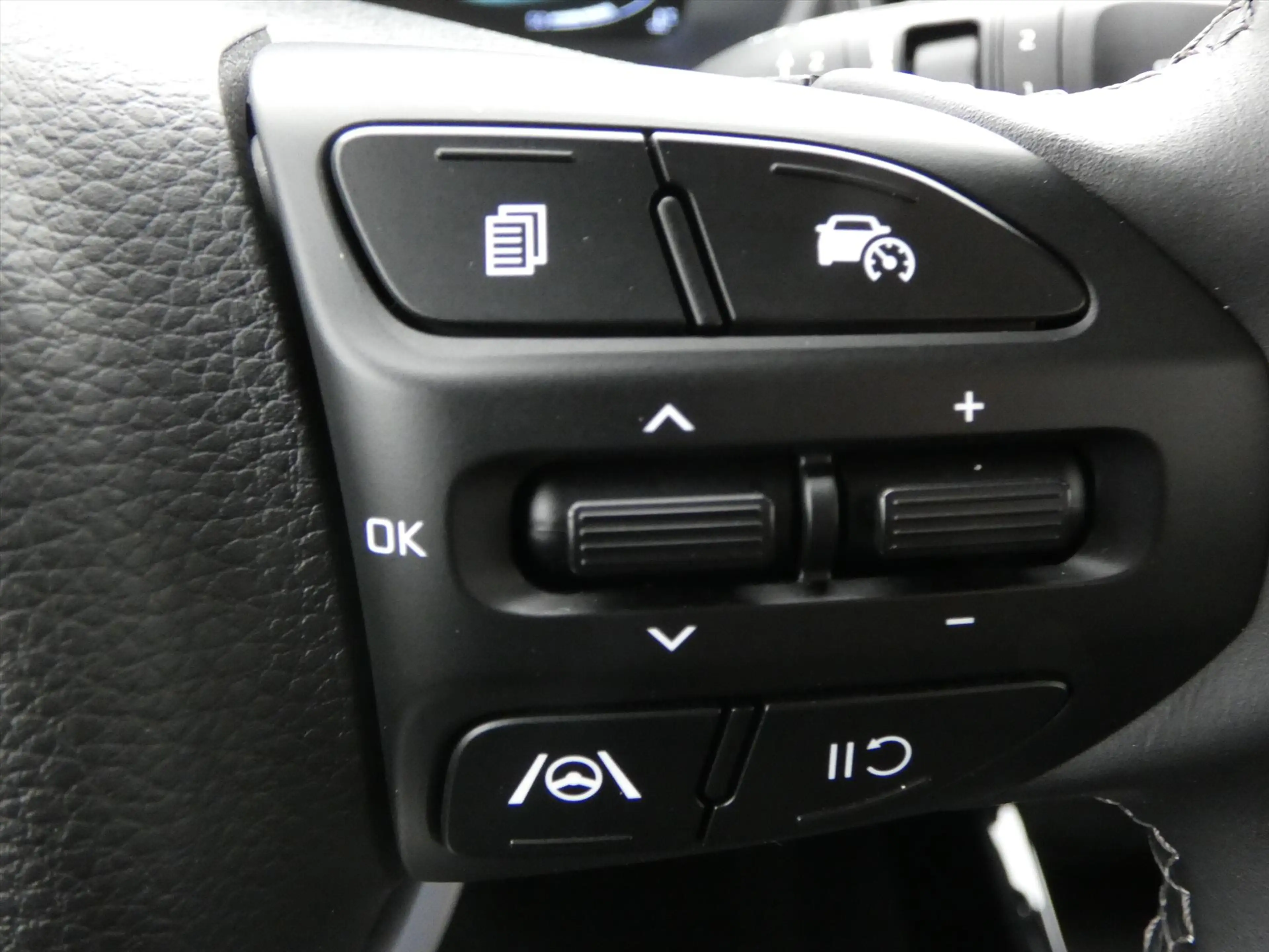 Kia Stonic 1.0 T-GDi MHEV 100pk DCT7 DynamicPlusLine — photo 16