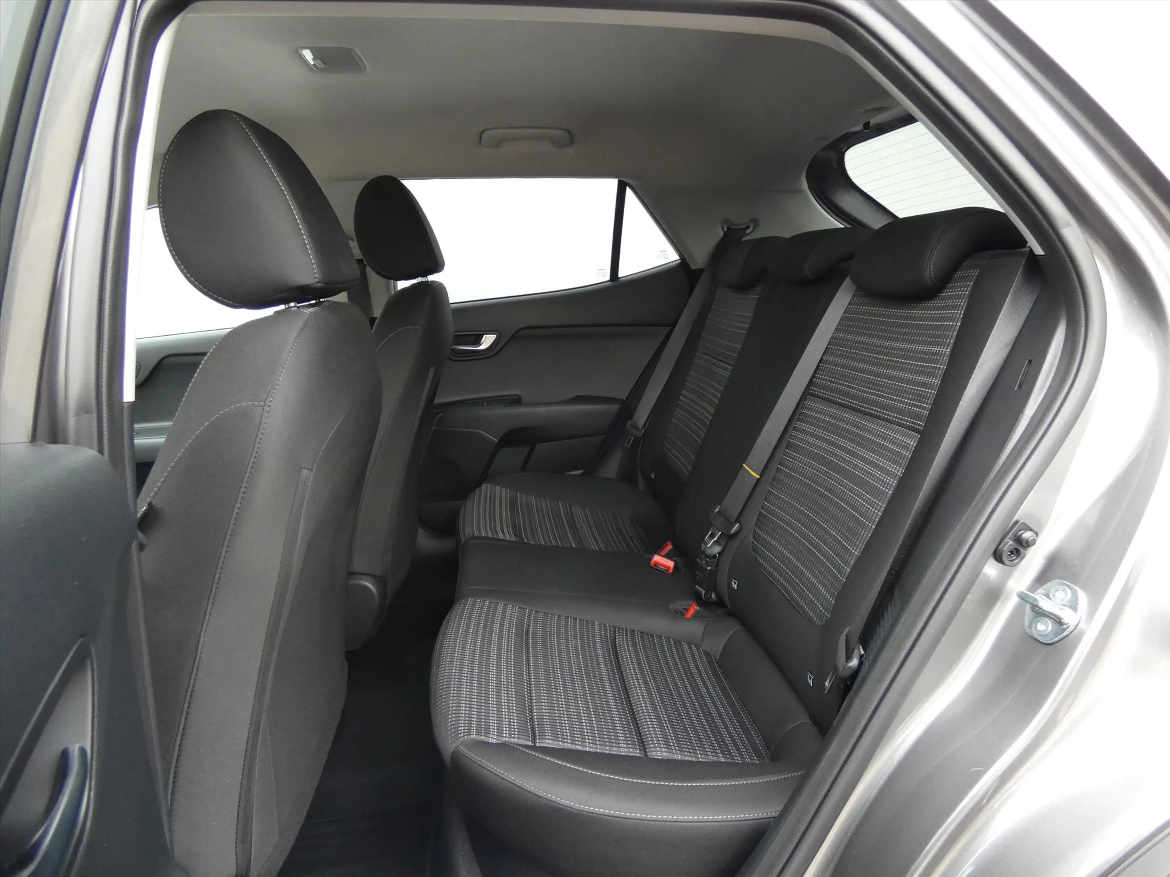 Kia Stonic 1.0 T-GDi MHEV 100pk DCT7 DynamicPlusLine — photo 11