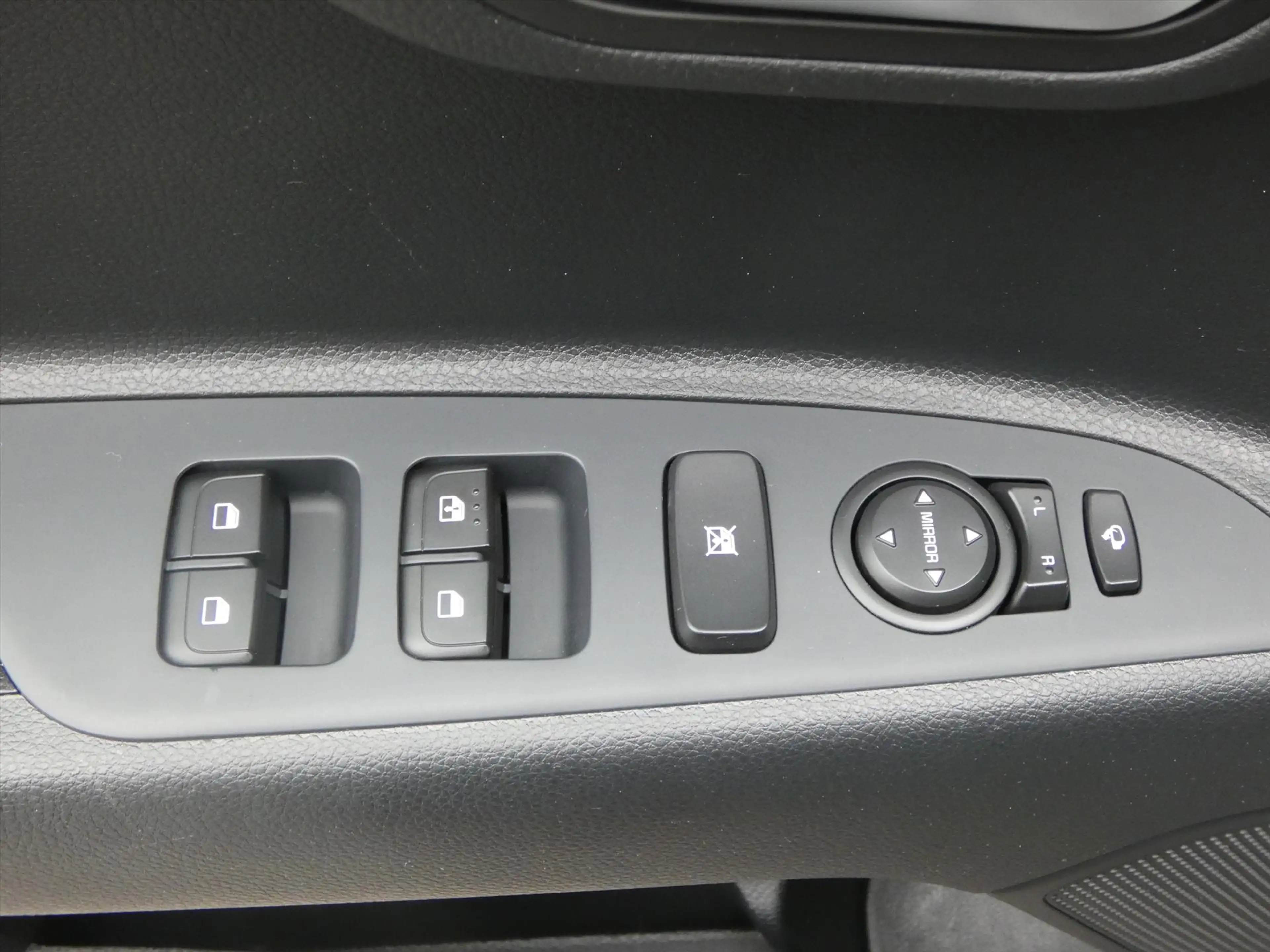 Kia Stonic 1.0 T-GDi MHEV 100pk DCT7 DynamicPlusLine — photo 22