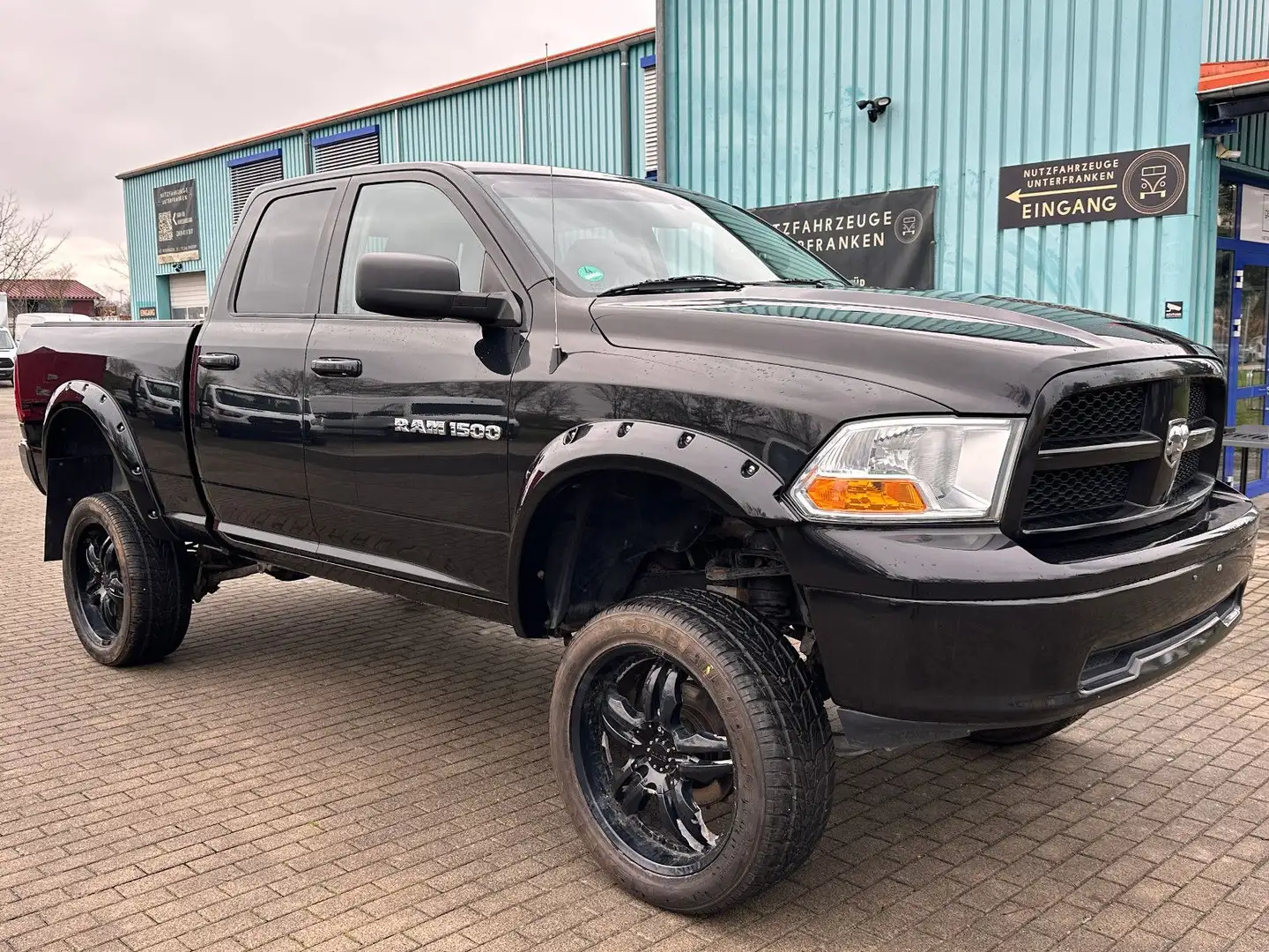 Dodge RAM 1500SLT QUAD CAB 4x4/MOTORSCHADEN-DREHT NOCH Negro - 1