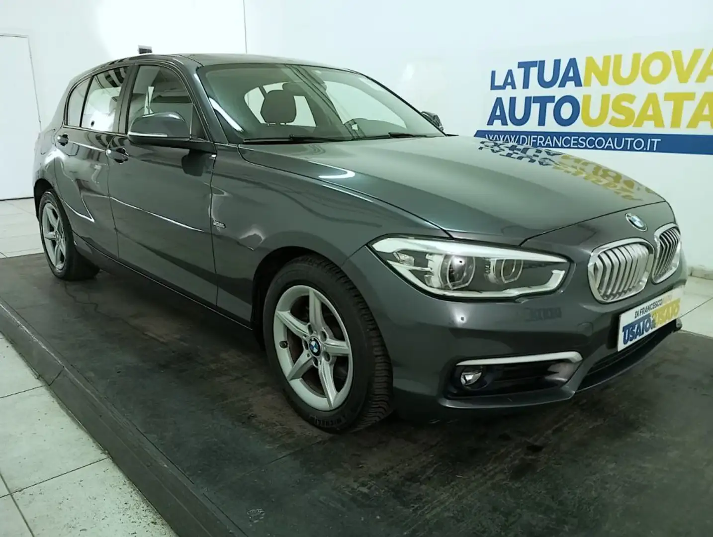 BMW 118 d Urban 5p auto Grigio - 2