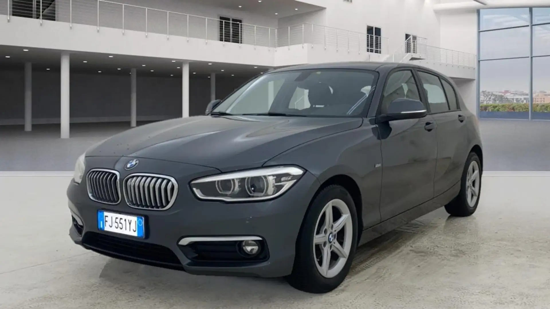 BMW 118 d Urban 5p auto Grigio - 1