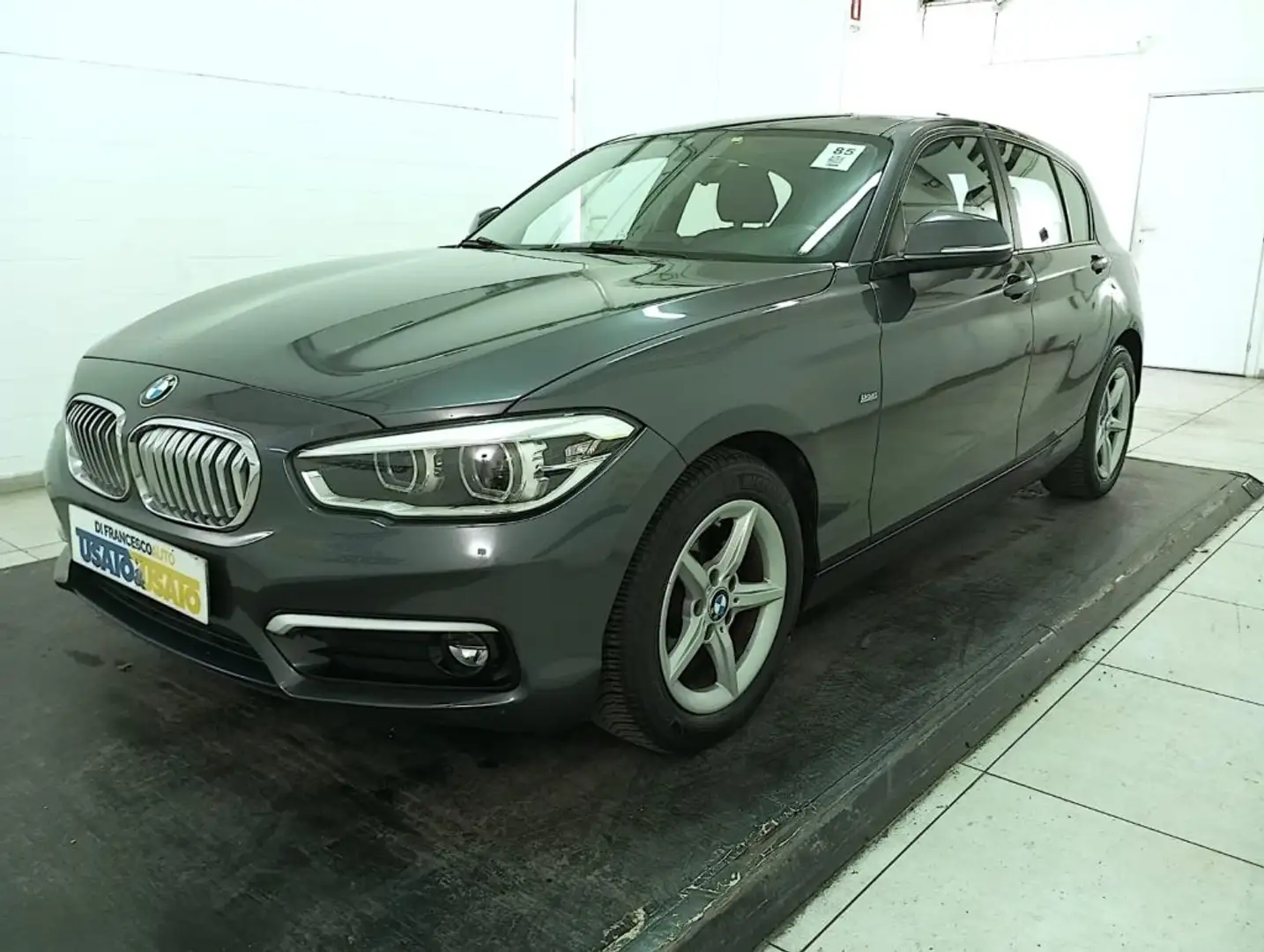 BMW 118 d Urban 5p auto Grigio - 1