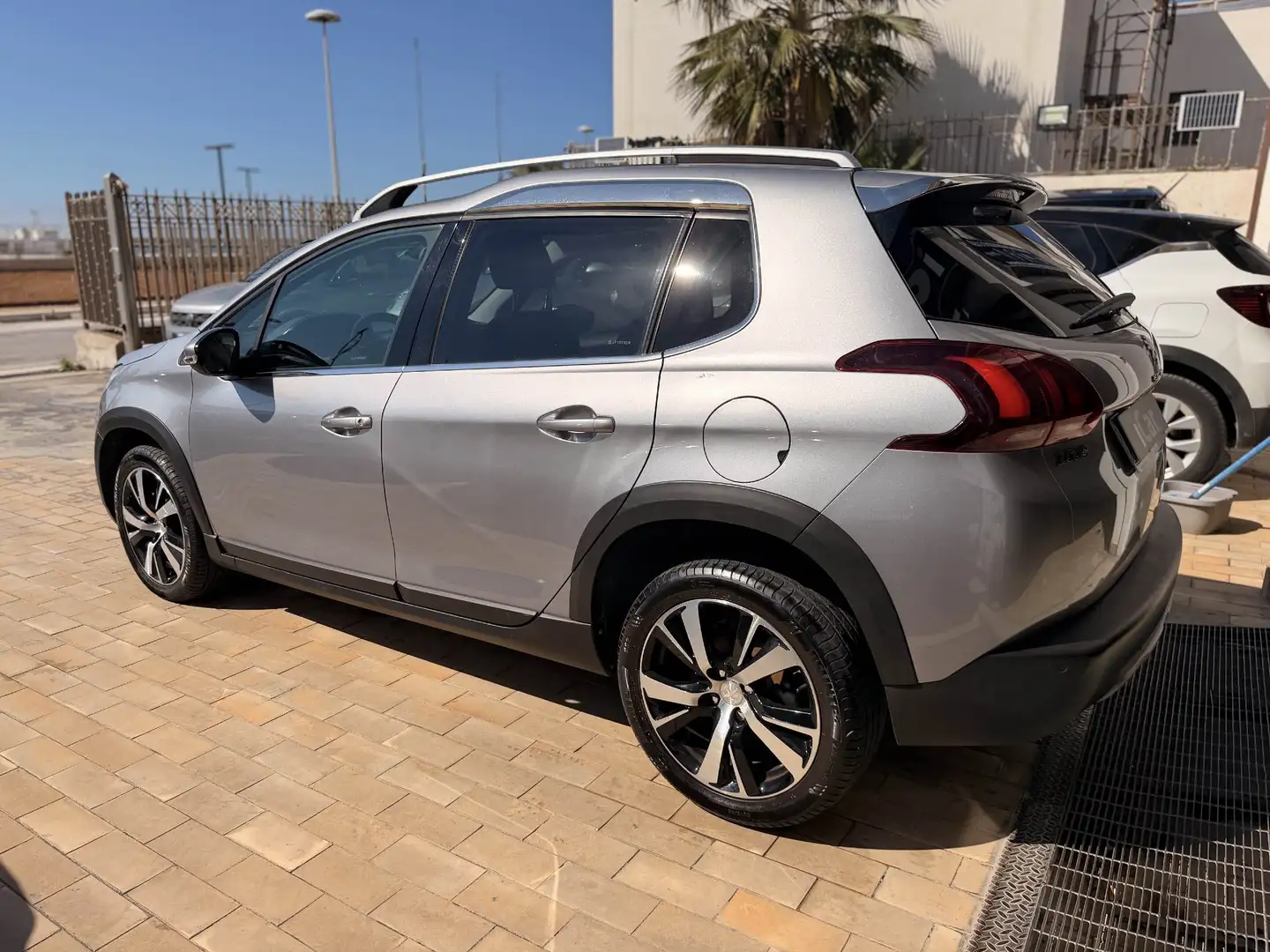 Peugeot 2008 1.5 bluehdi Allure s - foto 2