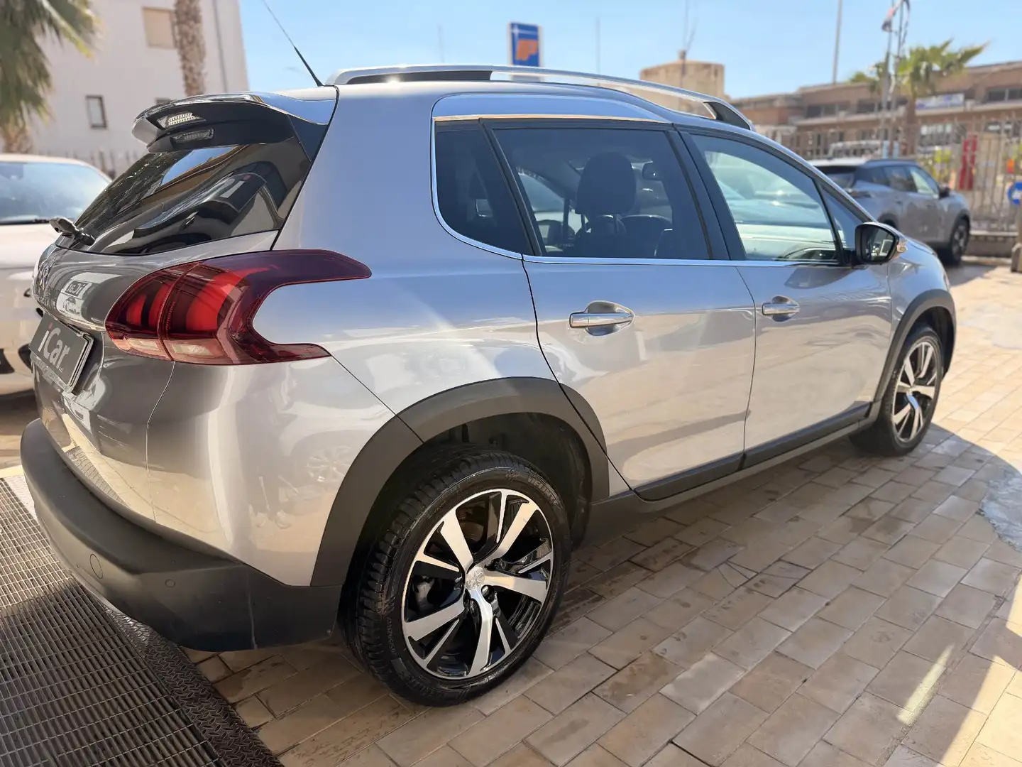 Peugeot 2008 1.5 bluehdi Allure s - foto 4